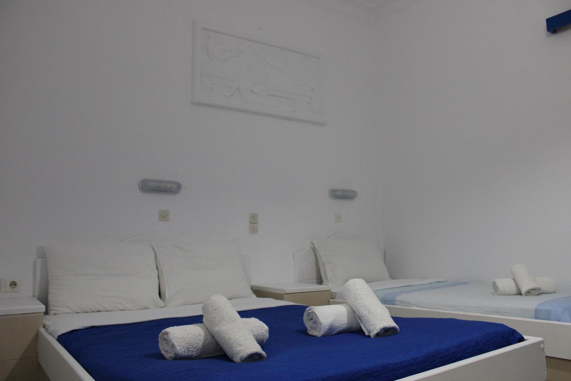 The Three Anchors Hotel Emporio (Santorini)