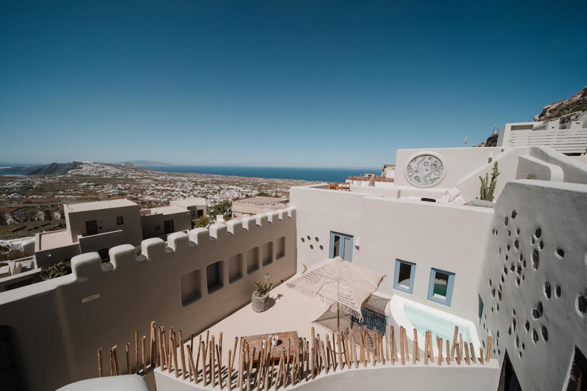 Luna Santorini *
