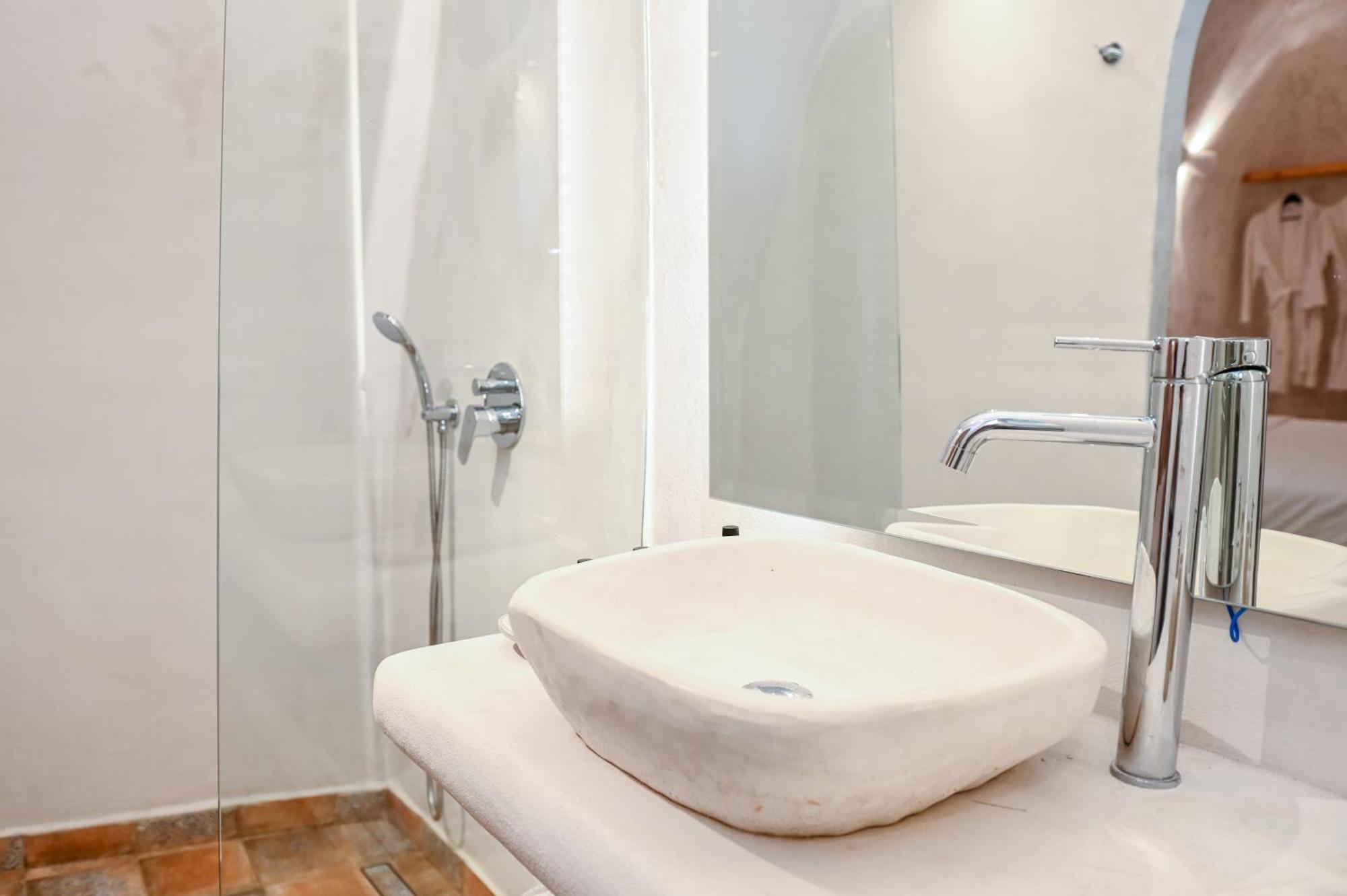 White Curves Santorini Bed & Breakfast *