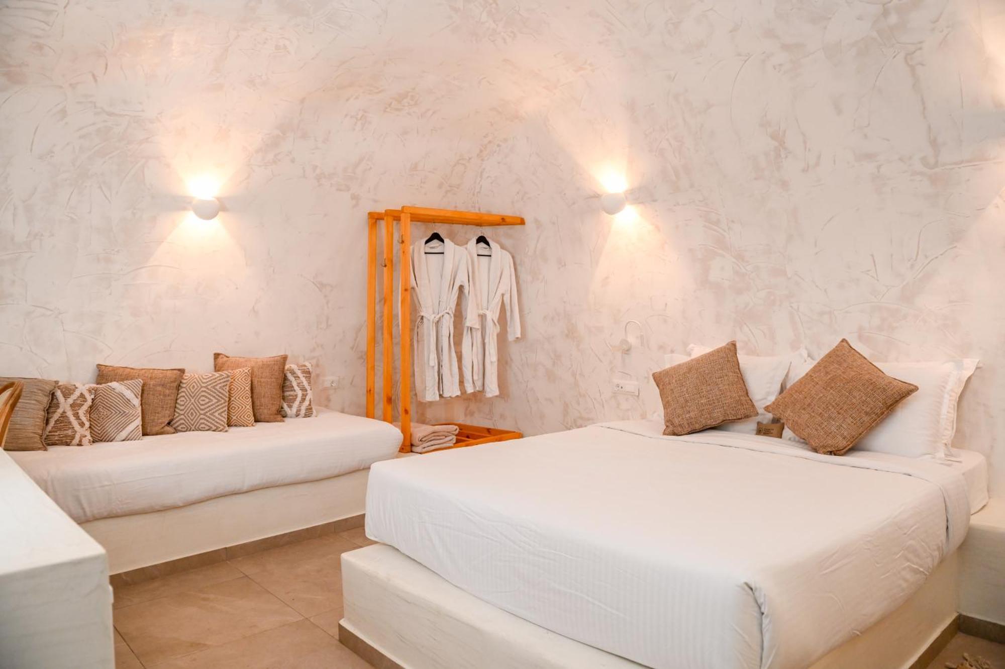 White Curves Santorini Bed & Breakfast *