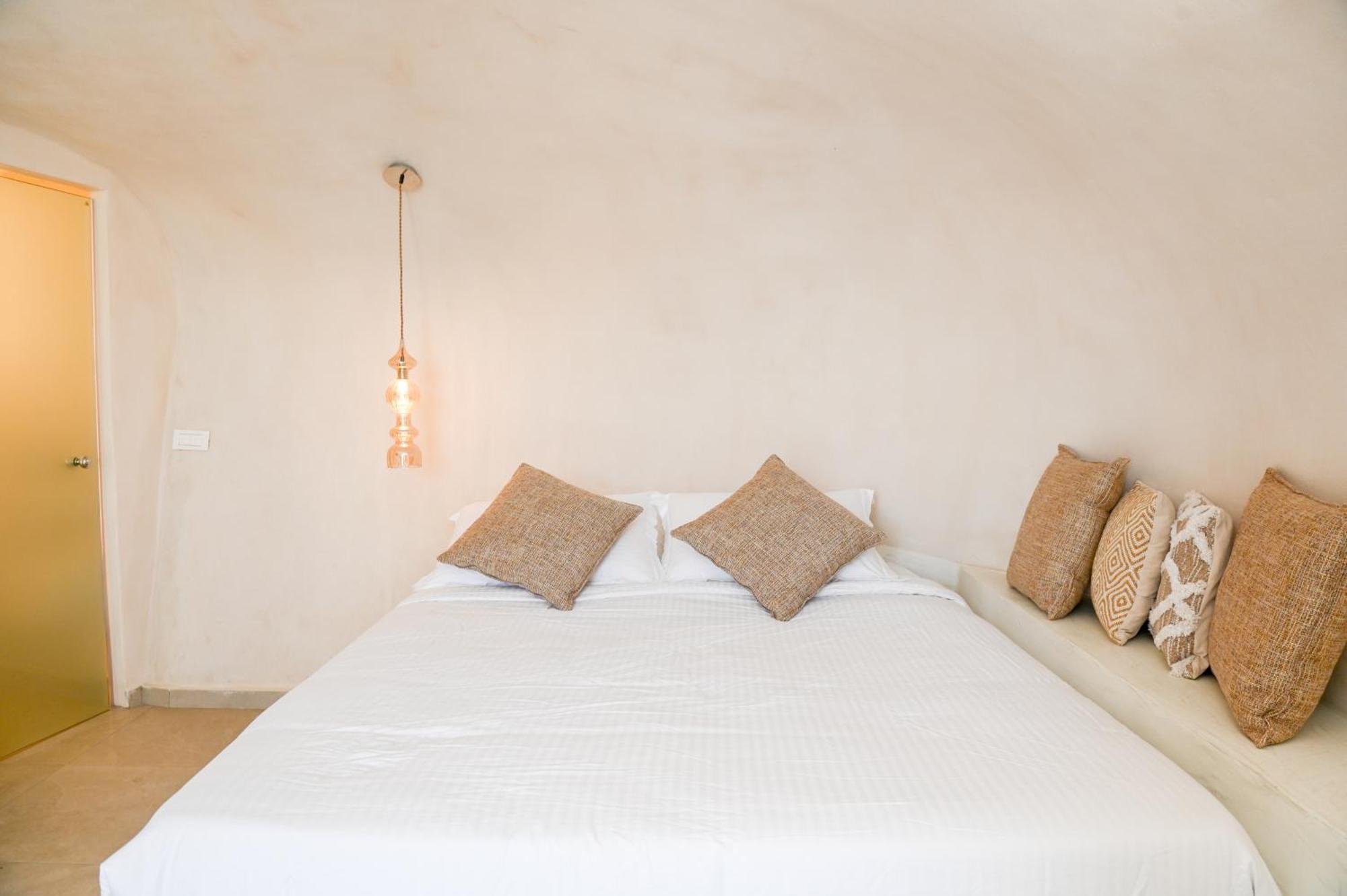 Bed & Breakfast White Curves Santorini *