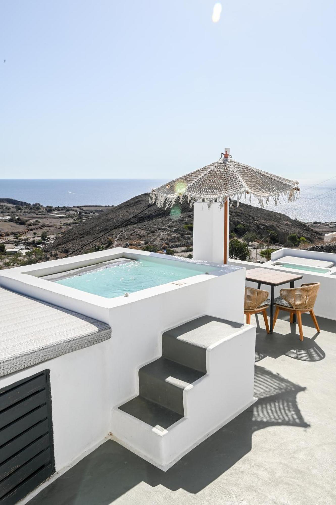 White Curves Santorini Bed & Breakfast