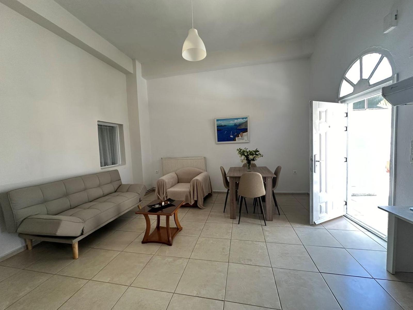 Thirasia Hotel