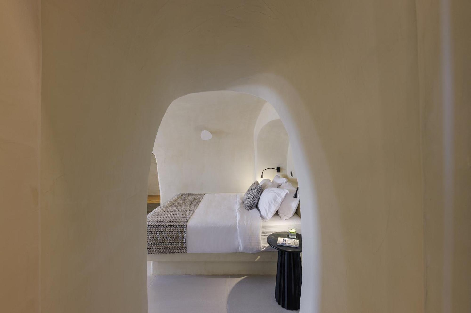 Annouso With Hot Tub By Caldera Oia (Santorini)