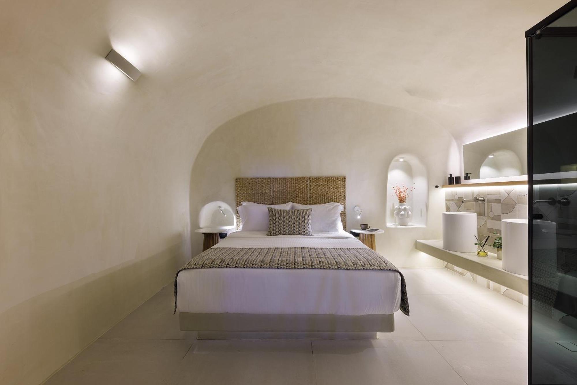 Villa Annouso With Hot Tub By Caldera