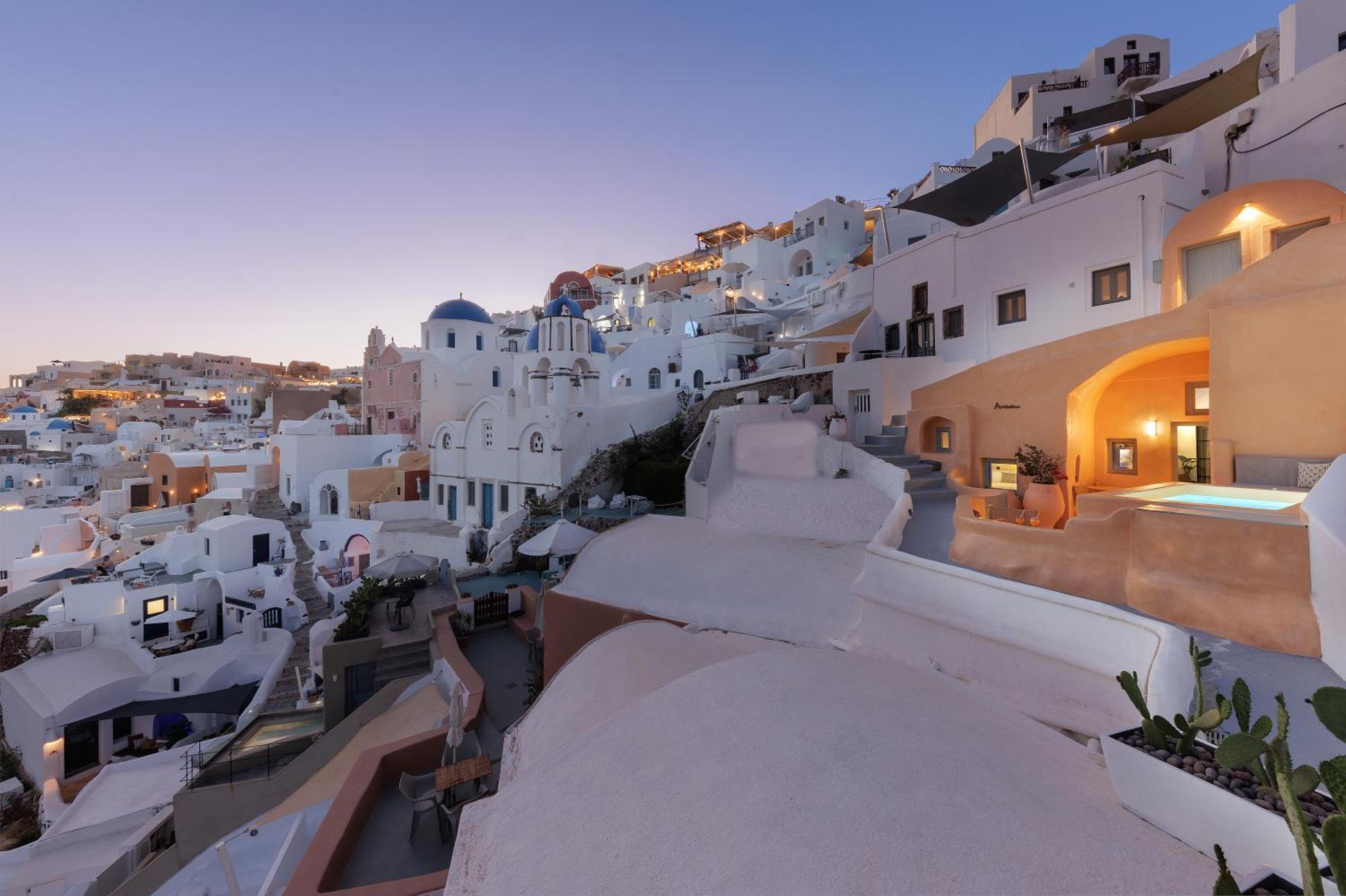 Annouso With Hot Tub By Caldera Oia (Santorini)