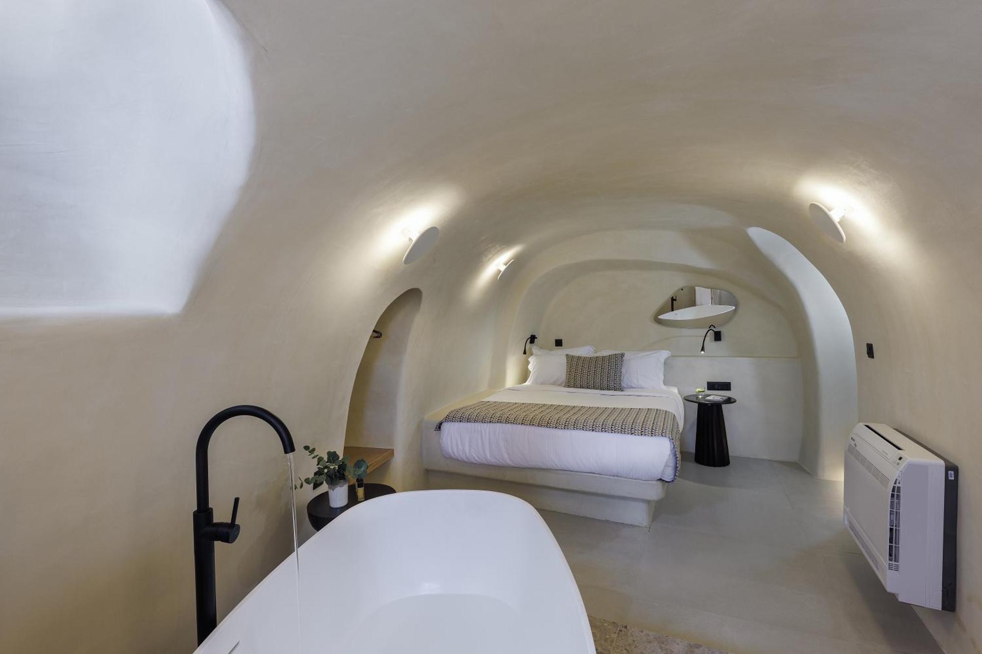 Annouso With Hot Tub By Caldera * Oia (Santorini)