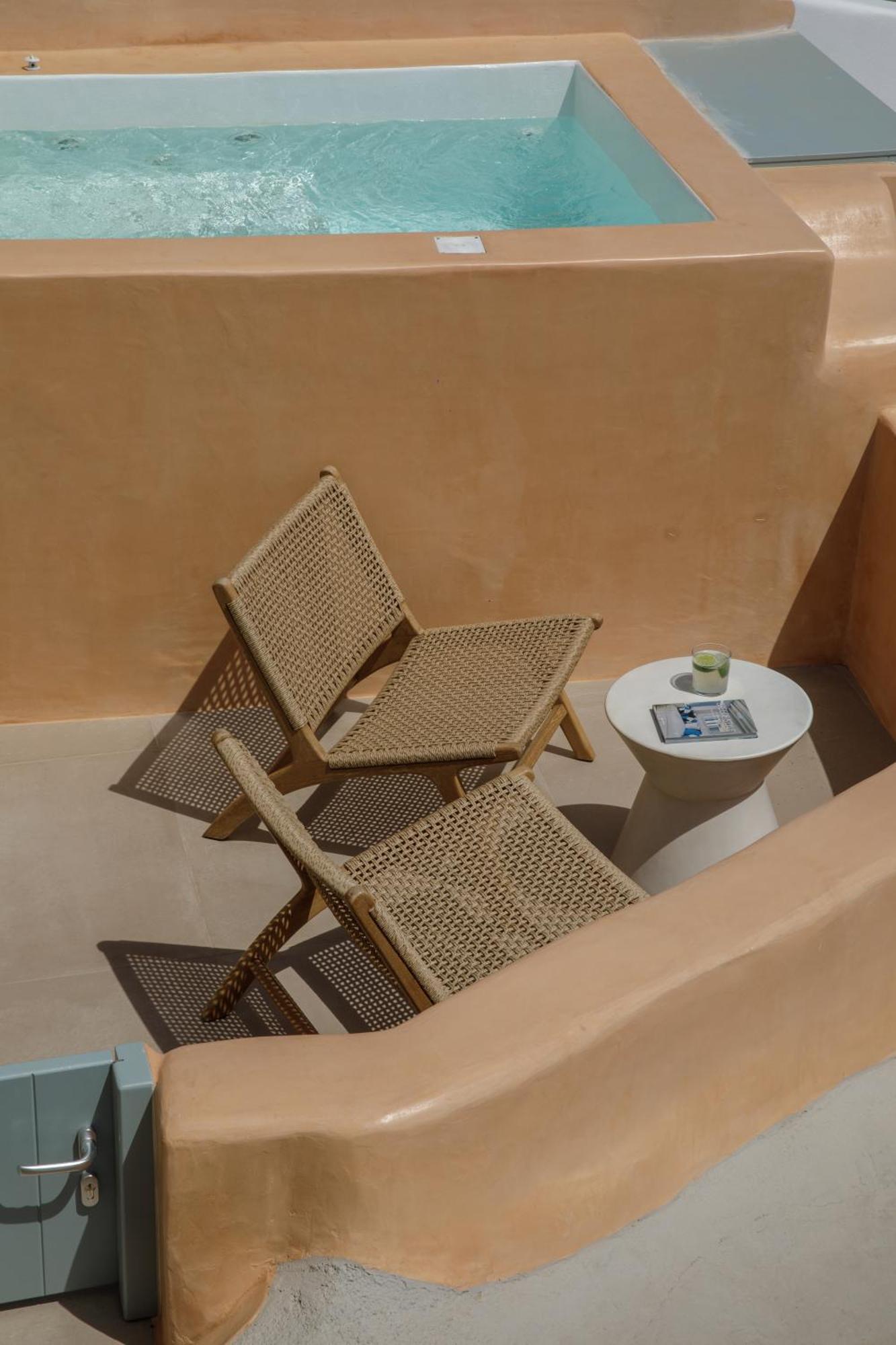 Annouso With Hot Tub By Caldera Oia (Santorini)