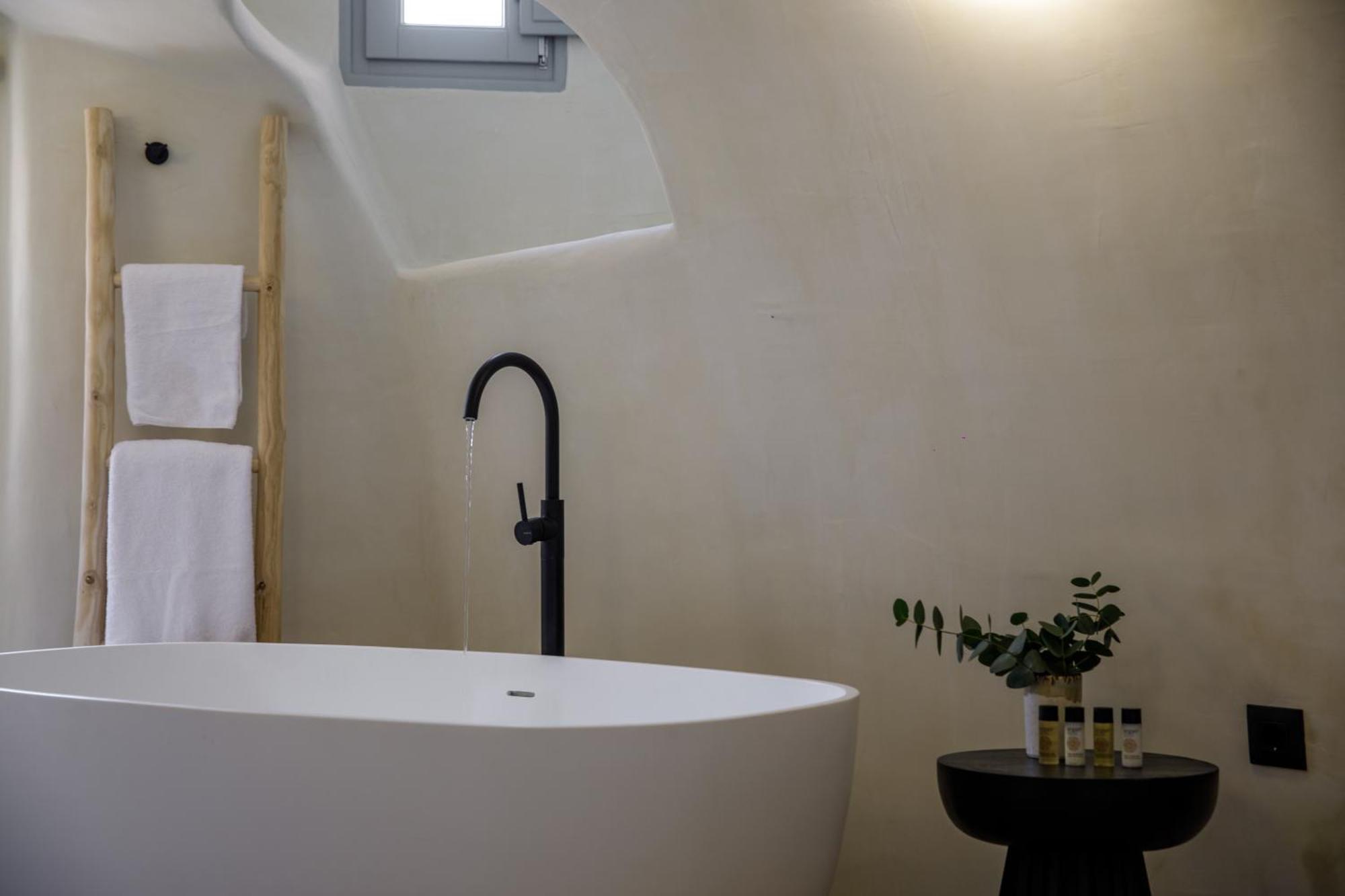 Annouso With Hot Tub By Caldera *