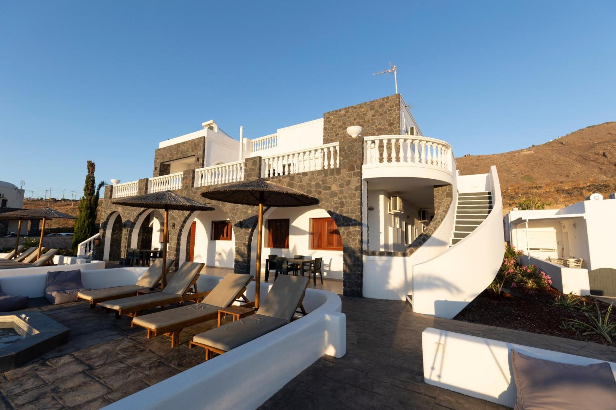 Rhenea * Imerovigli (Santorini)