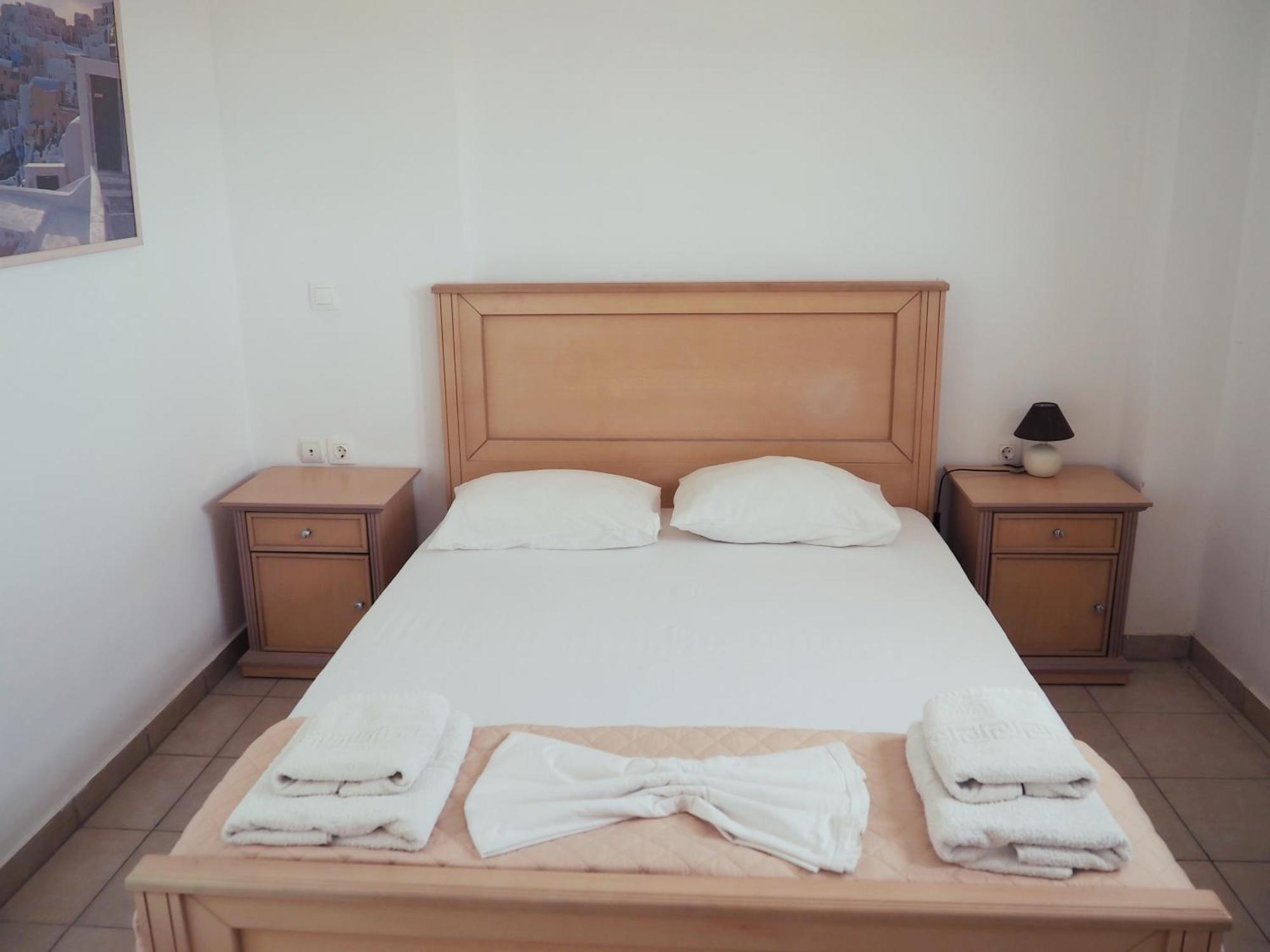 Leon Lux Aparthotel Perivolos (Santorini)