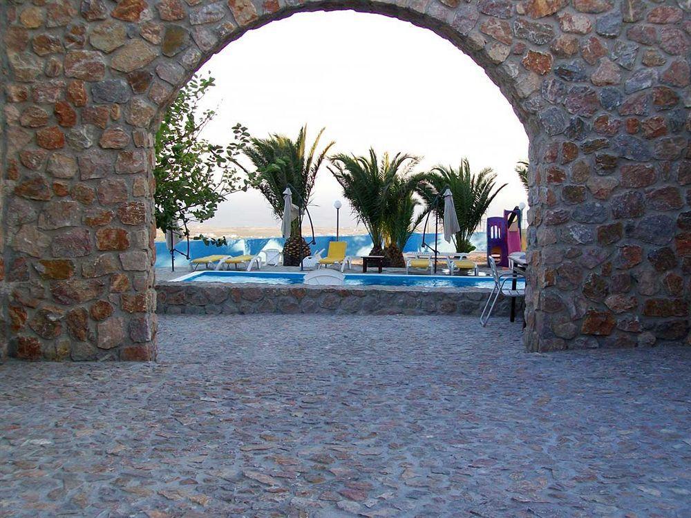 Zorbas Santorini Hotel 3*