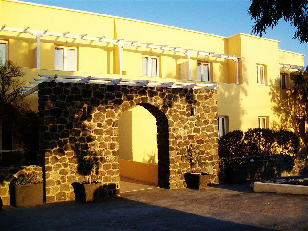 Zorbas Santorini 3*