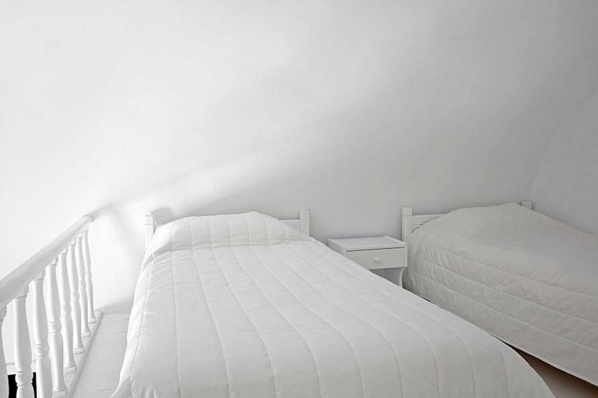 Pousada Thrilling Santorini Ragus 1 Bedroom Min, Children Age 12 Years Spacious Shared Sun Terrace And Swimming Pool With Breathtaking,