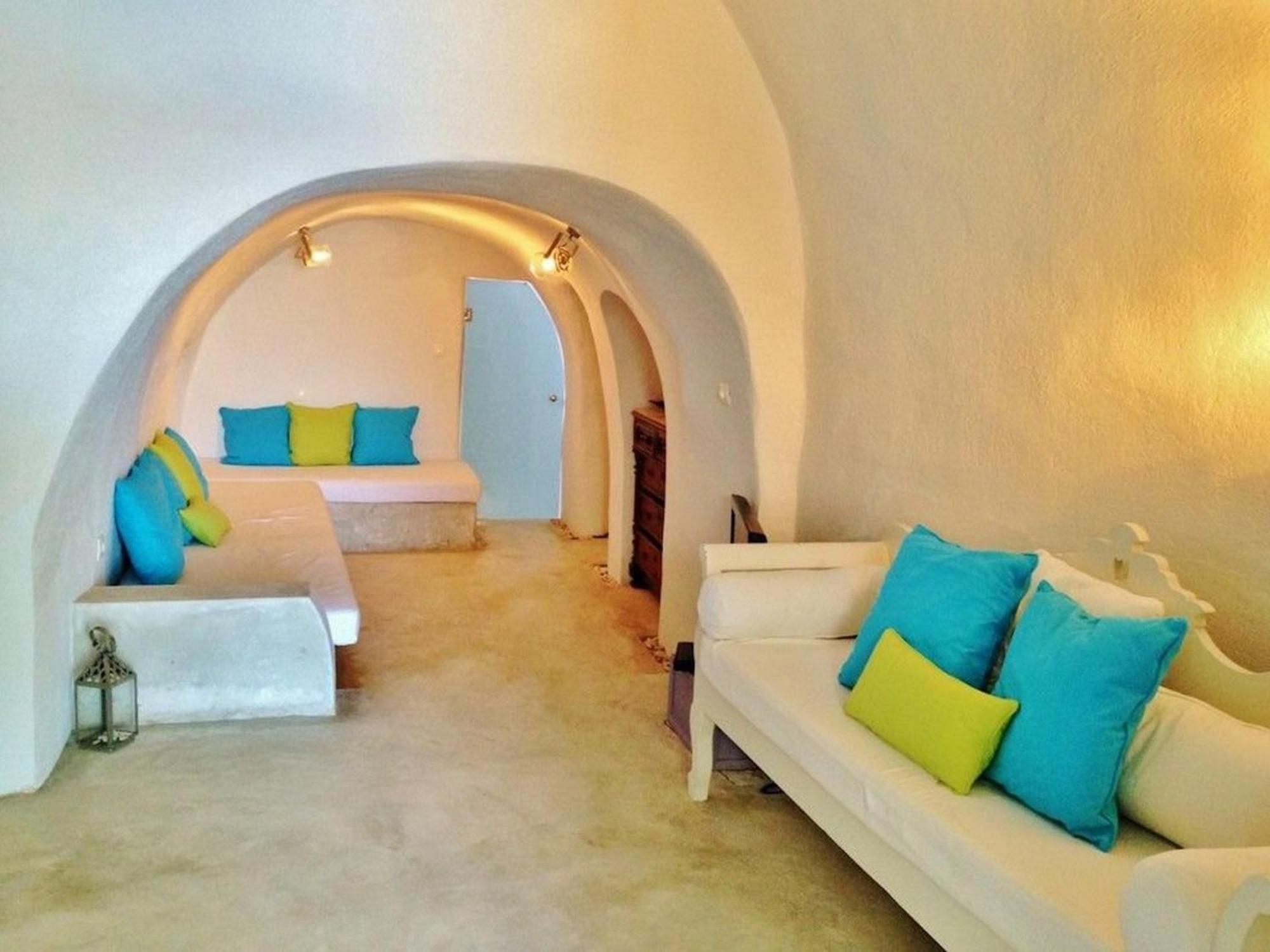 Thrilling Santorini Ragus 1 Bedroom Min, Children Age 12 Years Spacious Shared Sun Terrace And Swimming Pool With Breathtaking, Oia