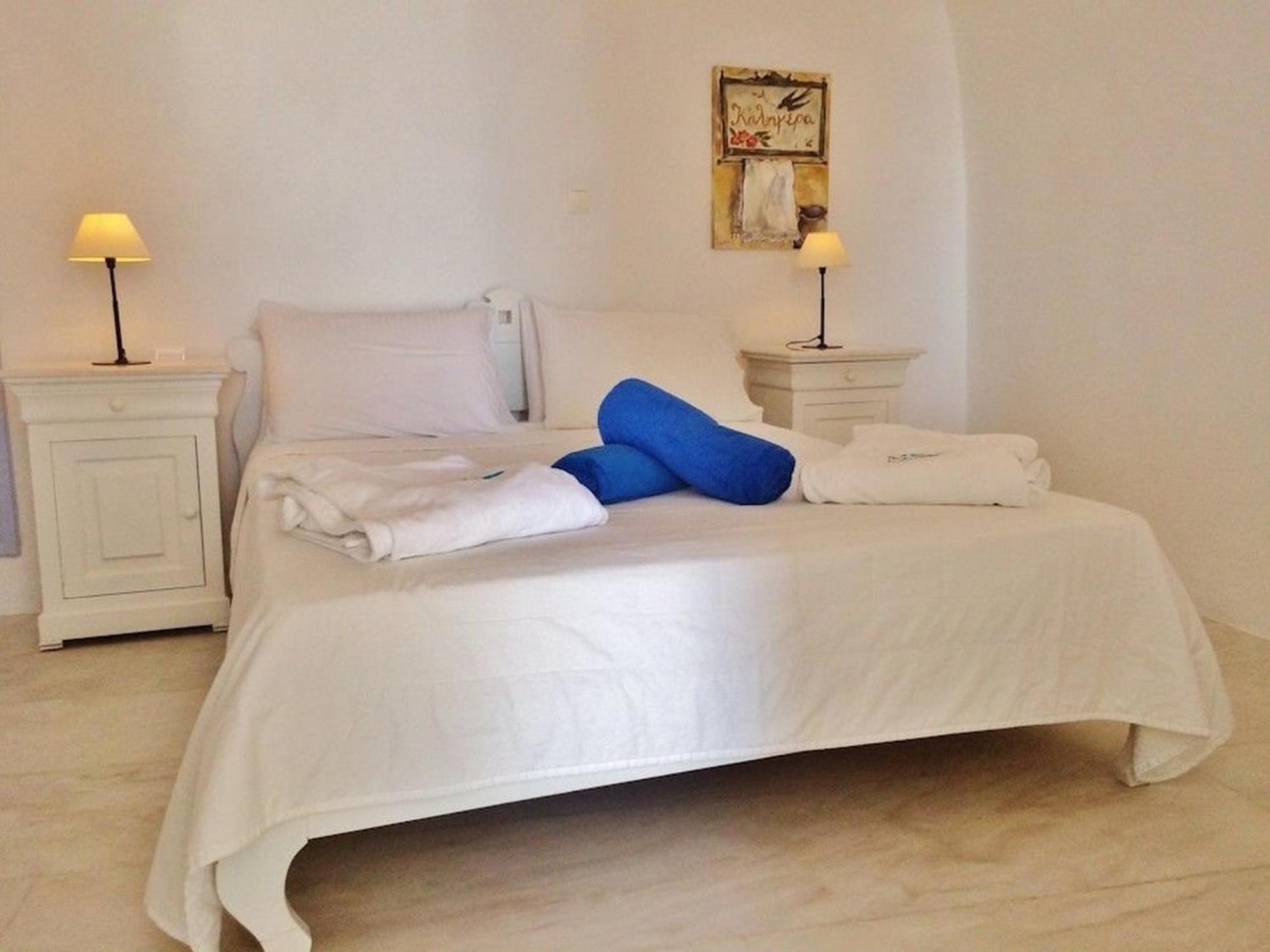 Pousada Thrilling Santorini Ragus 1 Bedroom Min, Children Age 12 Years Spacious Shared Sun Terrace And Swimming Pool With Breathtaking, *