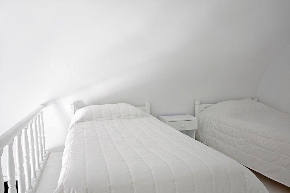 Thrilling Santorini Ragus 1 Bedroom Min, Children Age 12 Years Spacious Shared Sun Terrace And Swimming Pool With Breathtaking, Oia