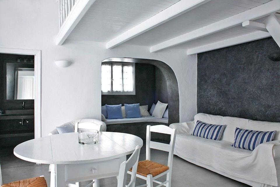 Thrilling Santorini Ragus 1 Bedroom Min, Children Age 12 Years Spacious Shared Sun Terrace And Swimming Pool With Breathtaking, Pousada Oia