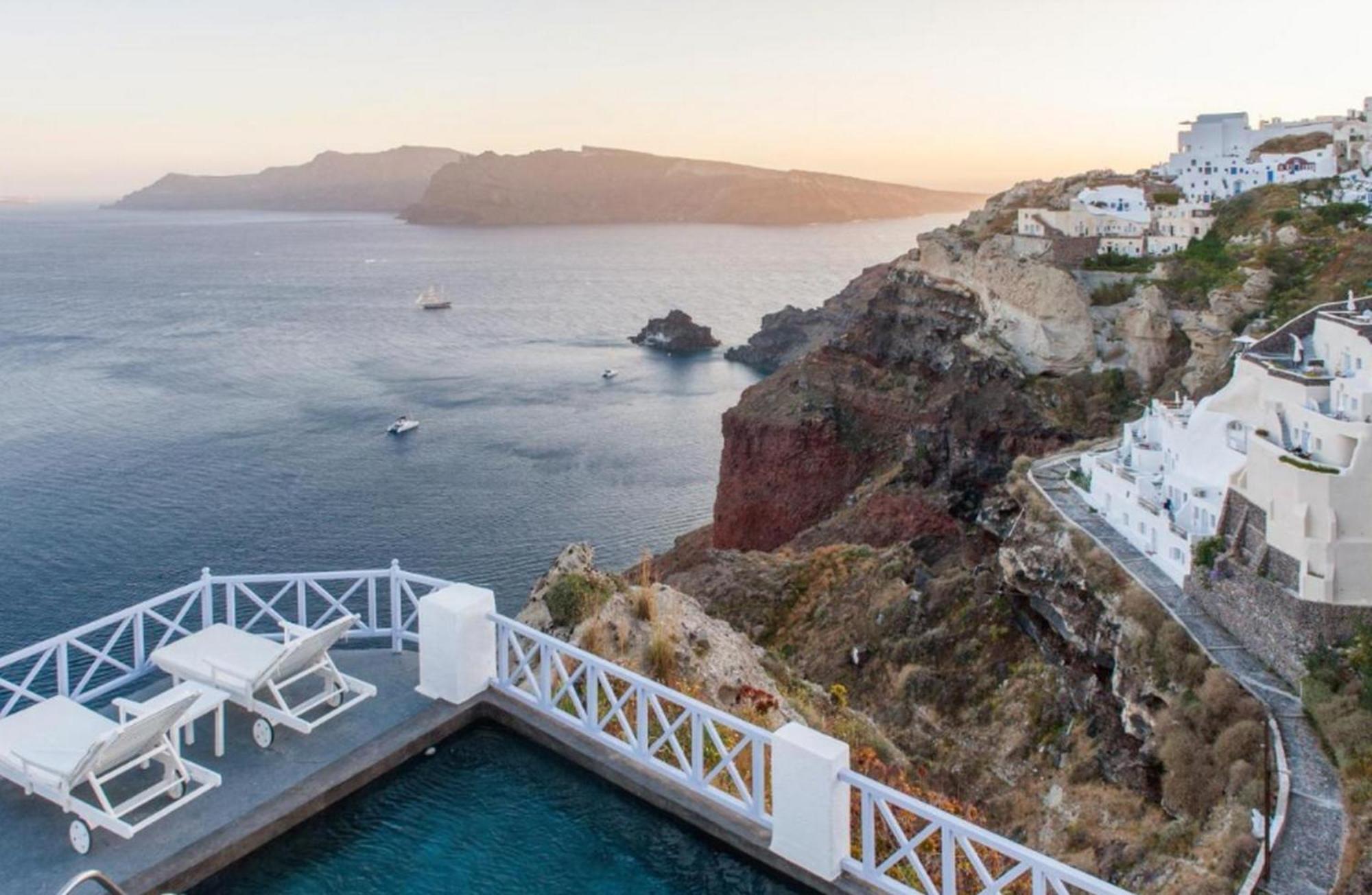 Thrilling Santorini Ragus 1 Bedroom Min, Children Age 12 Years Spacious Shared Sun Terrace And Swimming Pool With Breathtaking, Pousada Oia