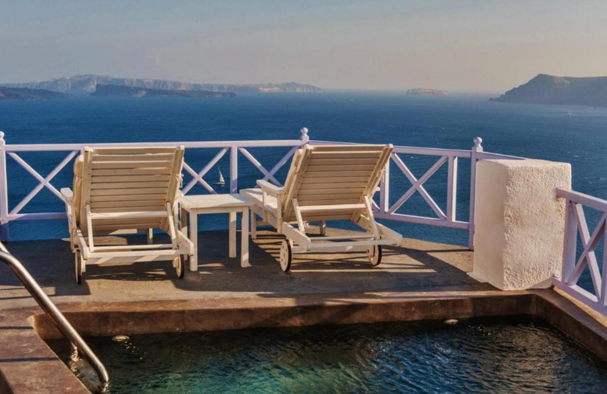 Villa Breathtaking Santorini Broccos 1 Bedroom Min, Children Age 12 Years Private Furnished Balcony With Hot Tub Overlooking The Sea , Oia (Santorini)
