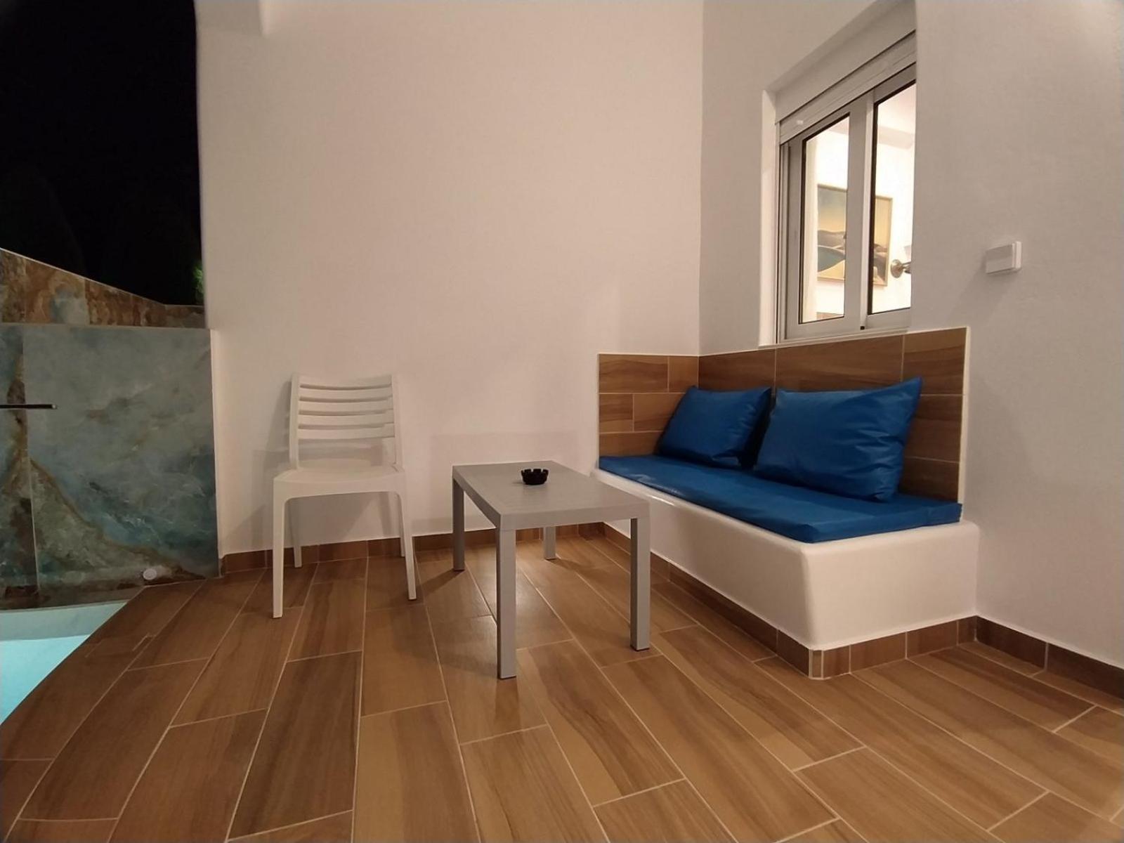 Apartment Chariot Santorini *