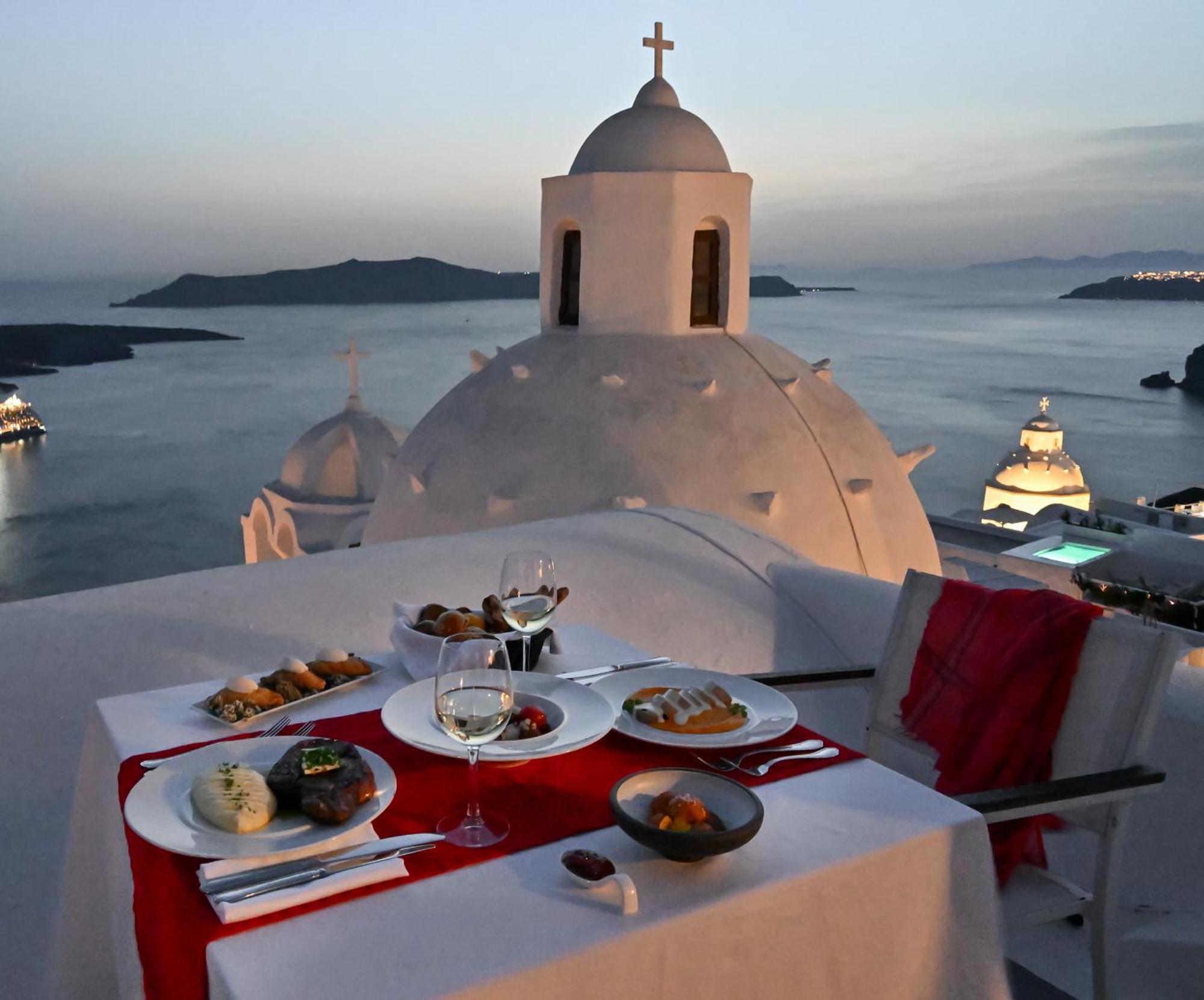 Aigialos Luxury Traditional Settlement Hotel Fira (Santorini)