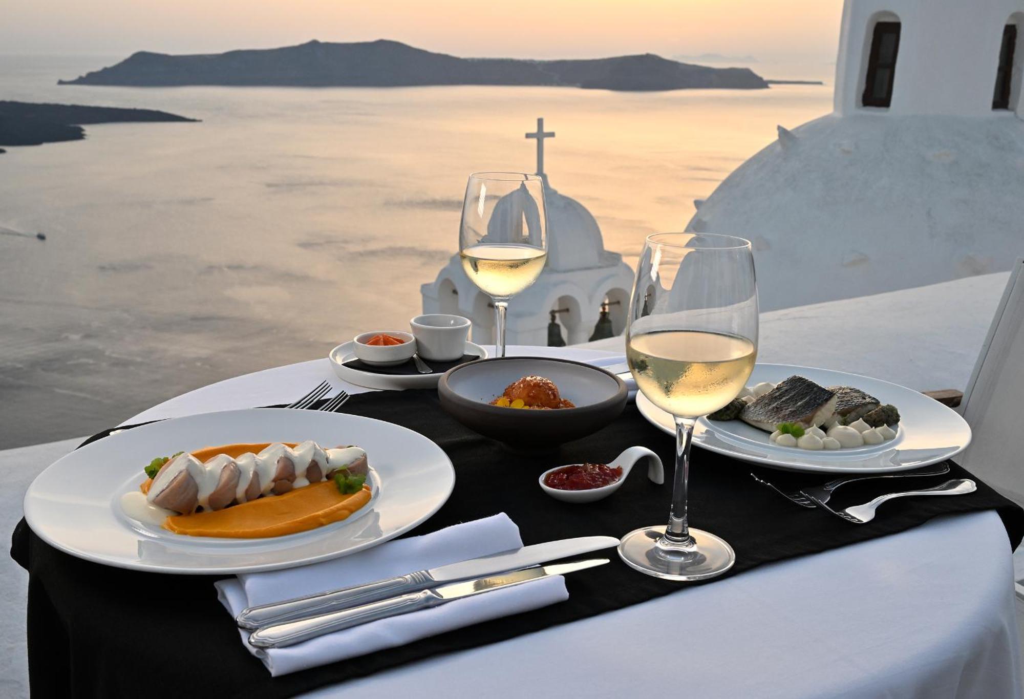 Aigialos Luxury Traditional Settlement Fira (Santorini)
