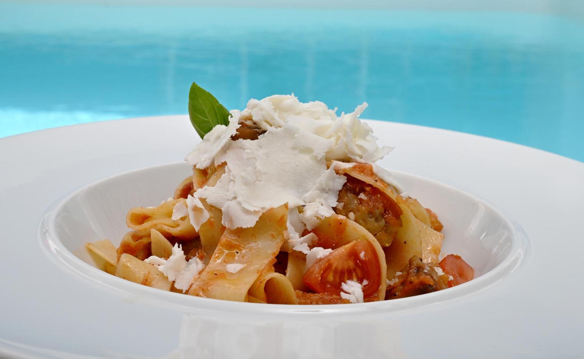 Aigialos Luxury Traditional Settlement 5* Fira (Santorini)