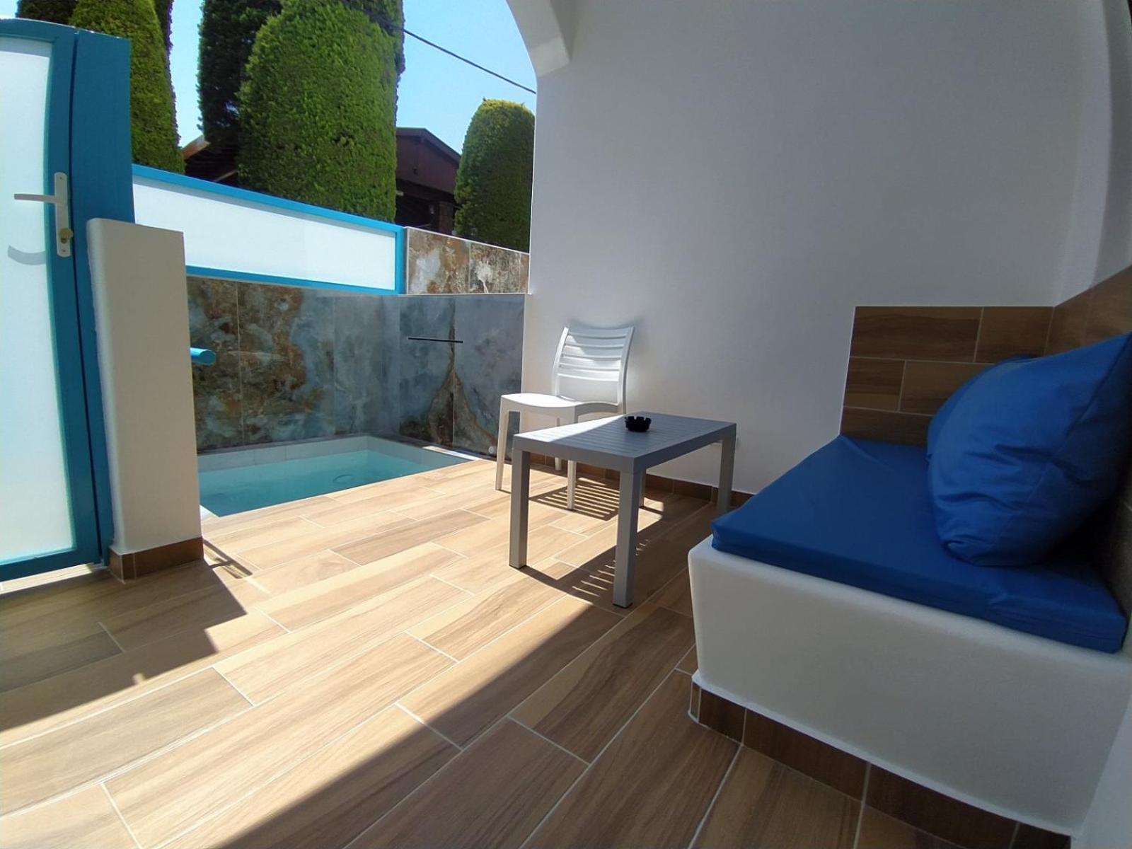 Apartment Chariot Santorini *