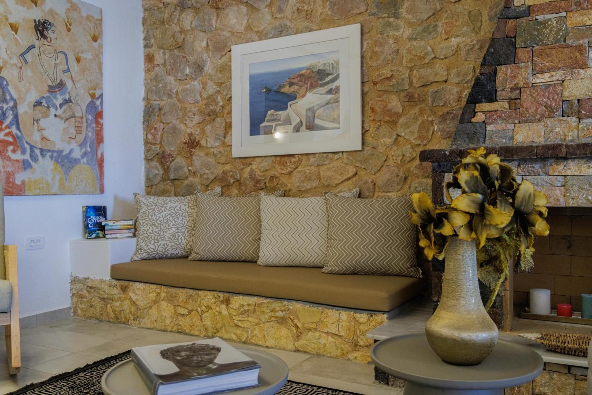 Desiterra & 5* Fira (Santorini)