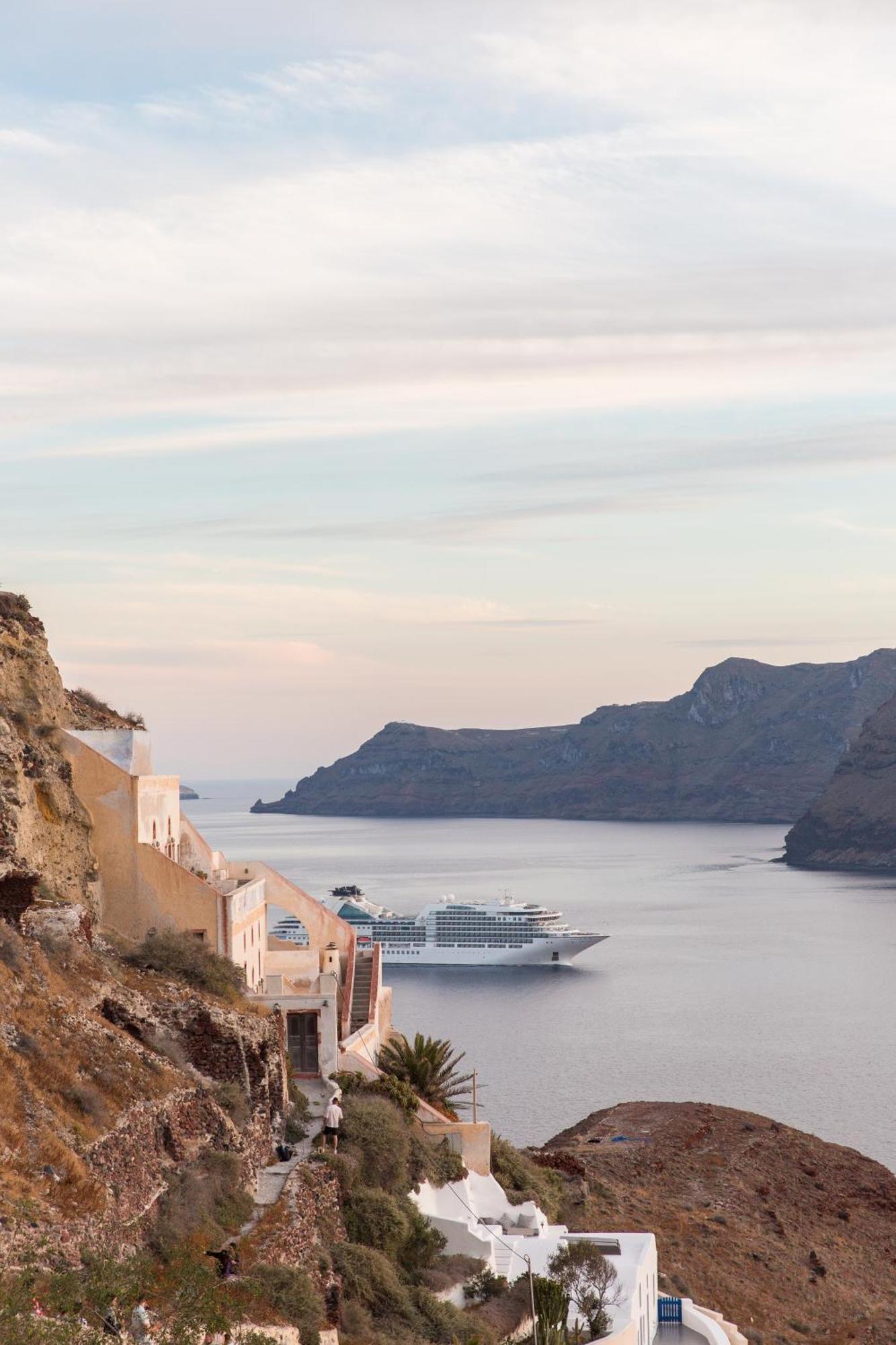 White Side Oia (Santorini)