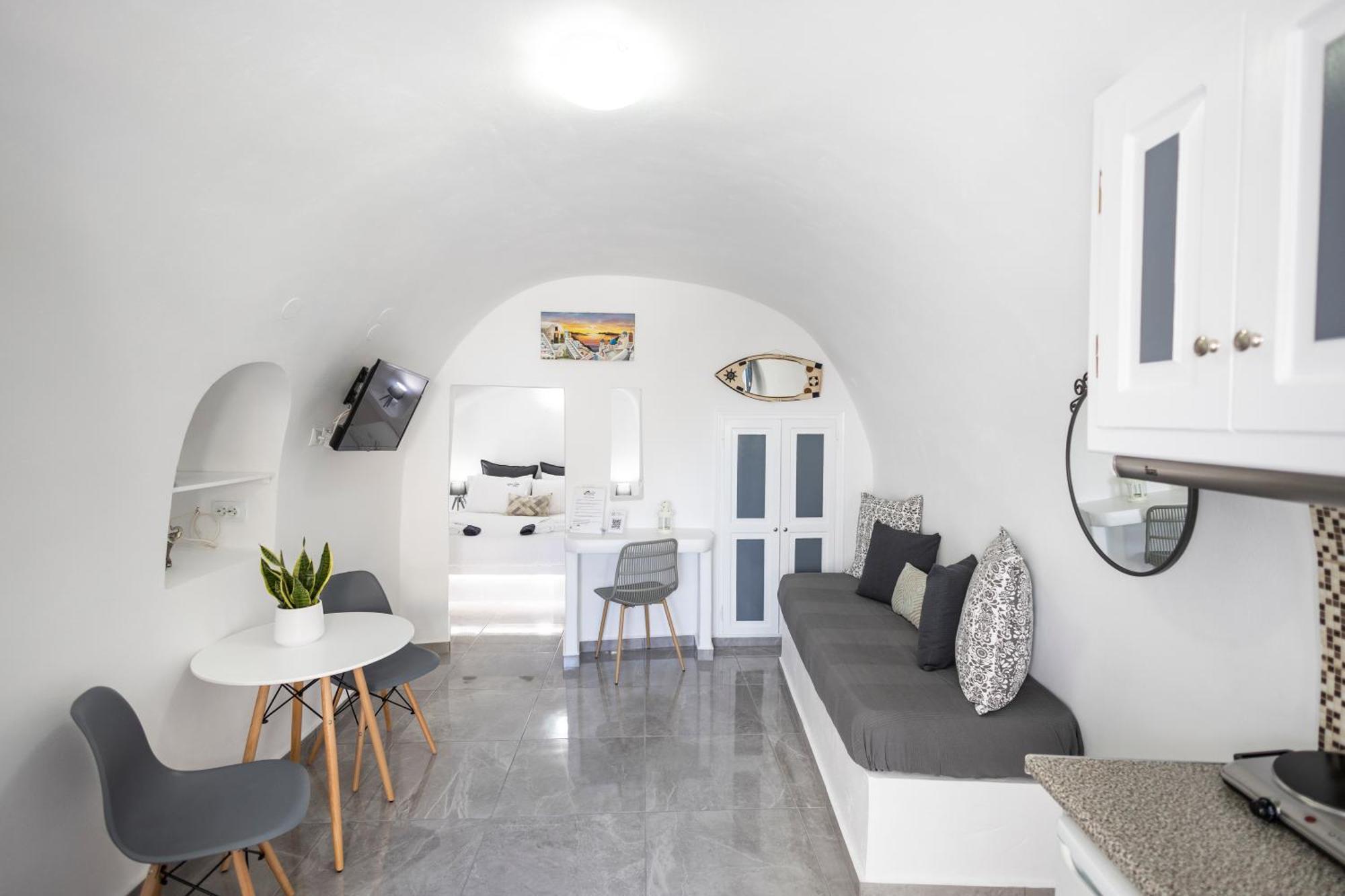 White Side Apartment Oia (Santorini)