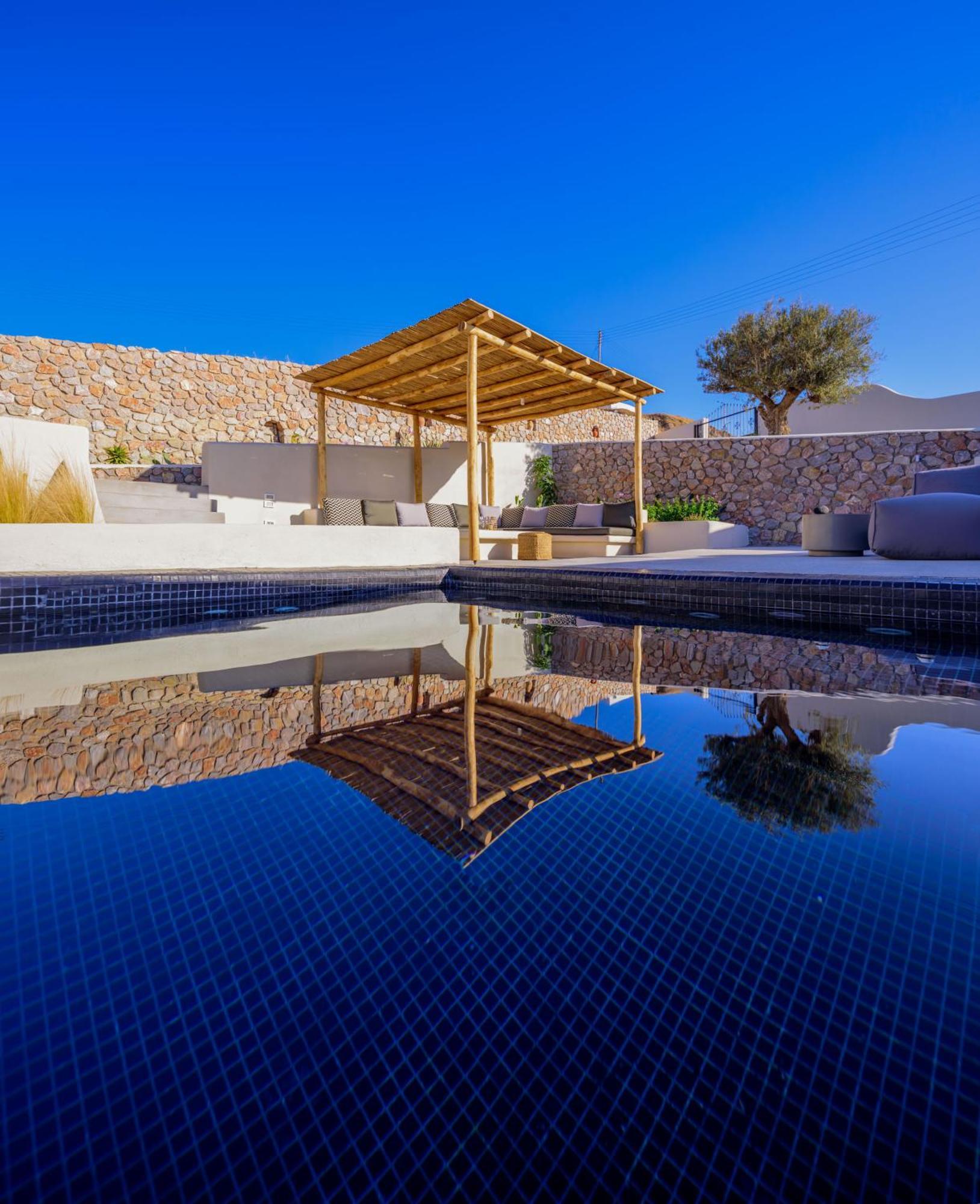 Santorini C *