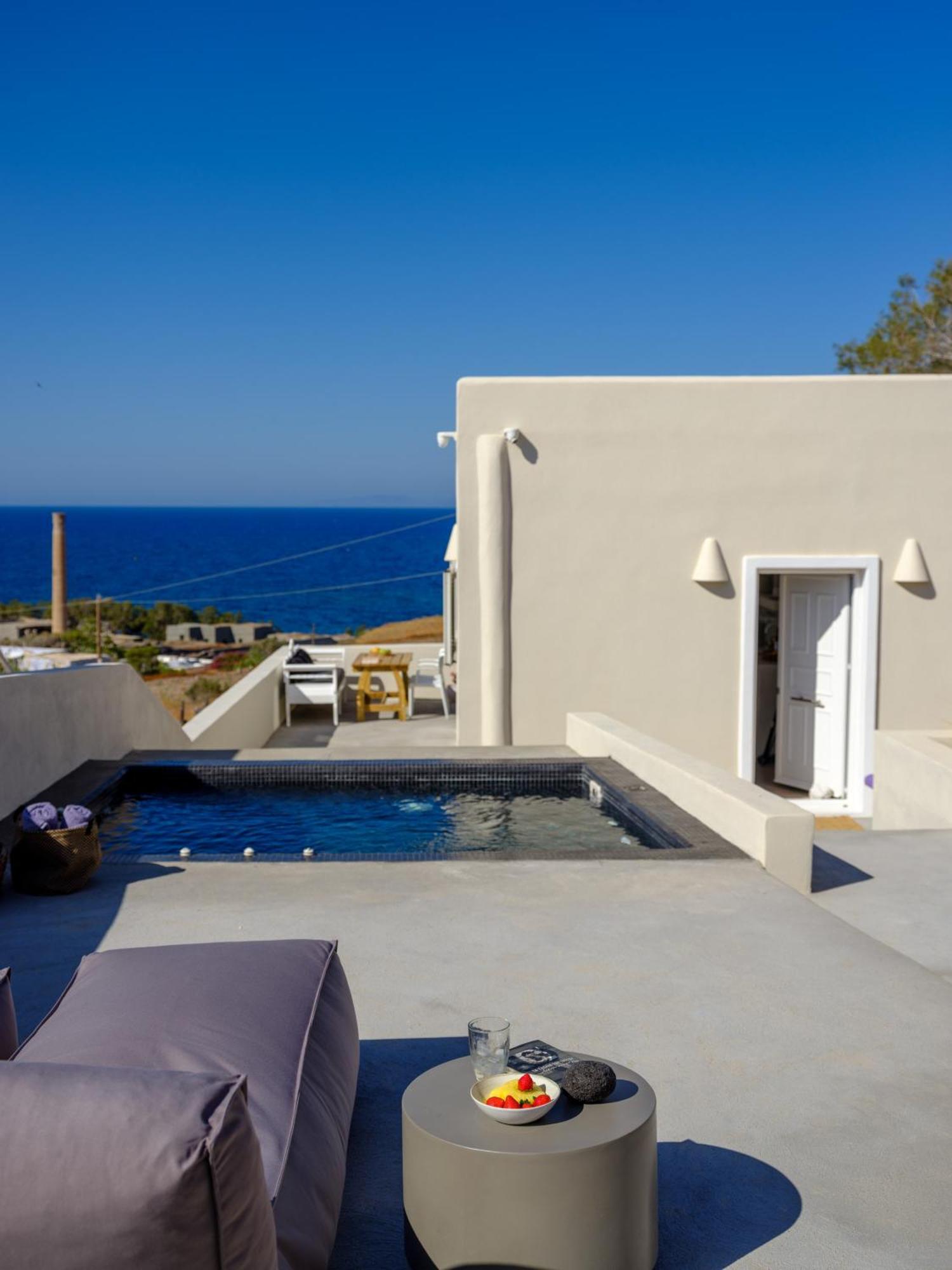 Santorini C *