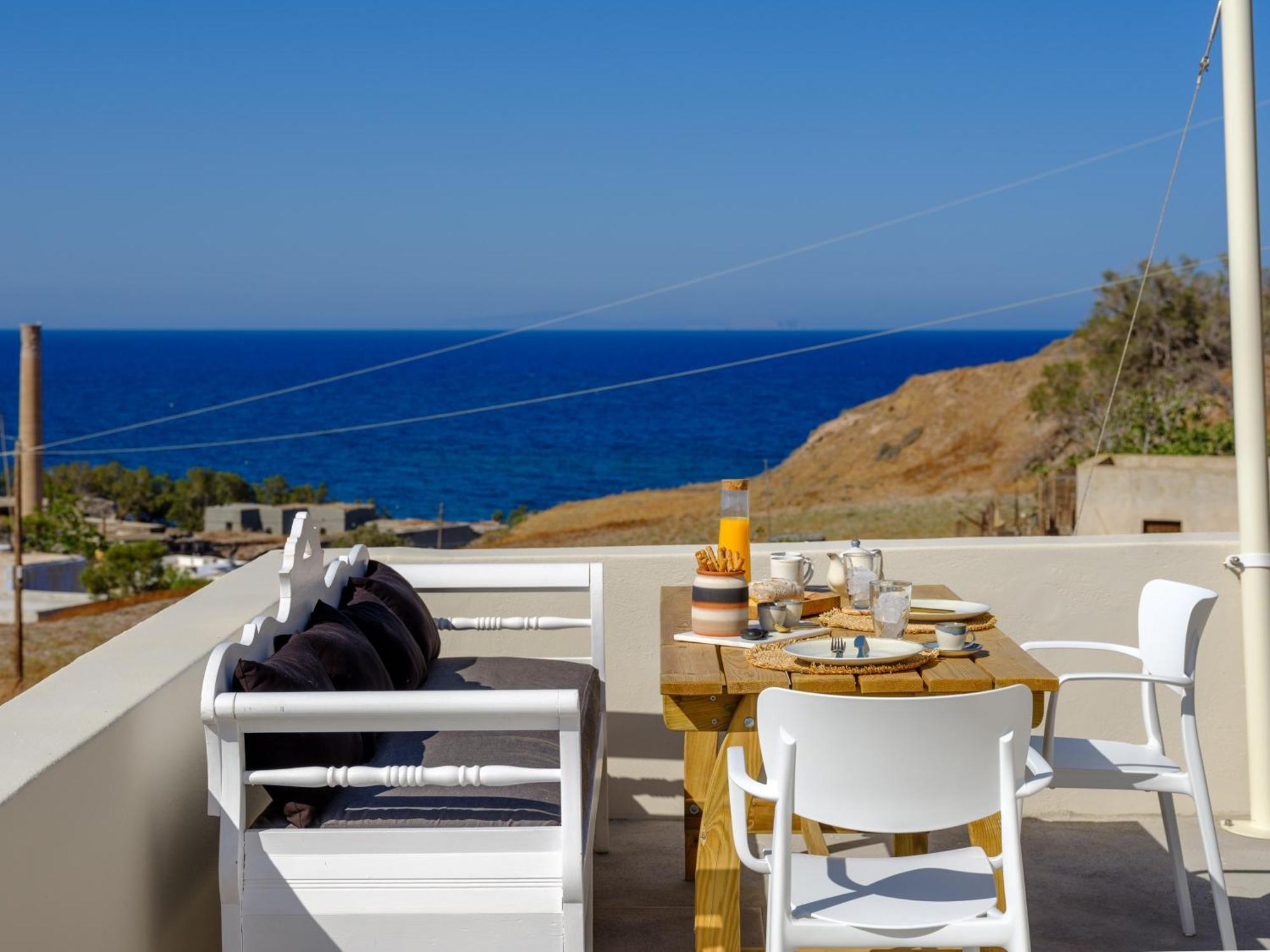 Santorini C *