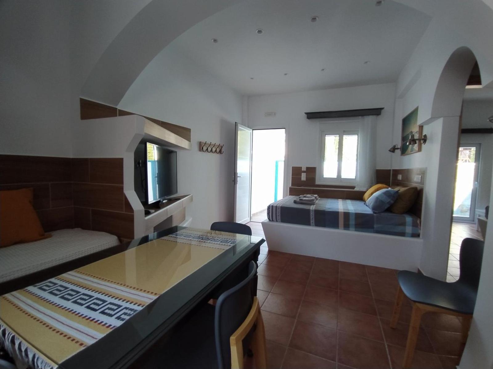 Chariot Santorini Apartment *
