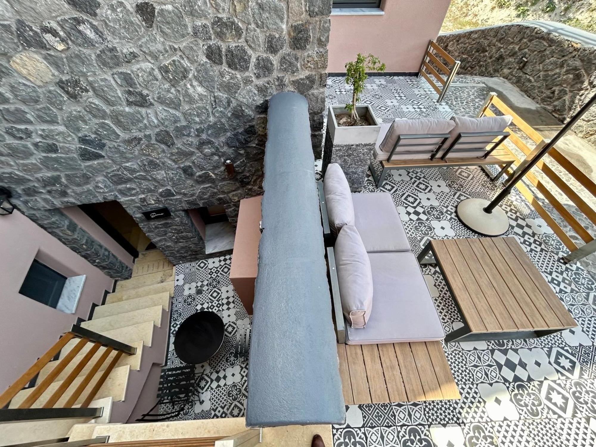 Golden Moments Luxury Stone A Aparthotel Messaria (Santorini)