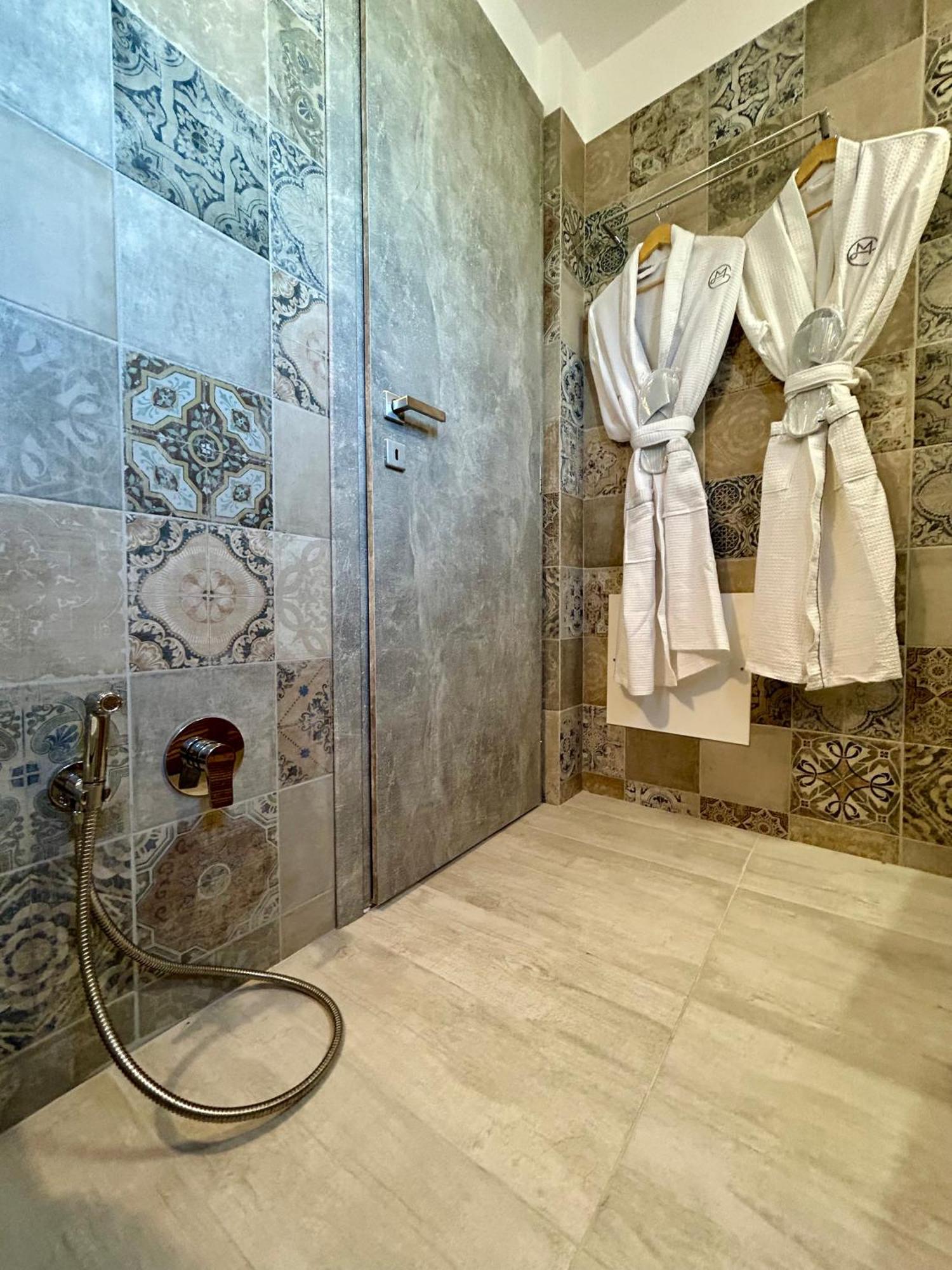 Golden Moments Luxury Stone A *