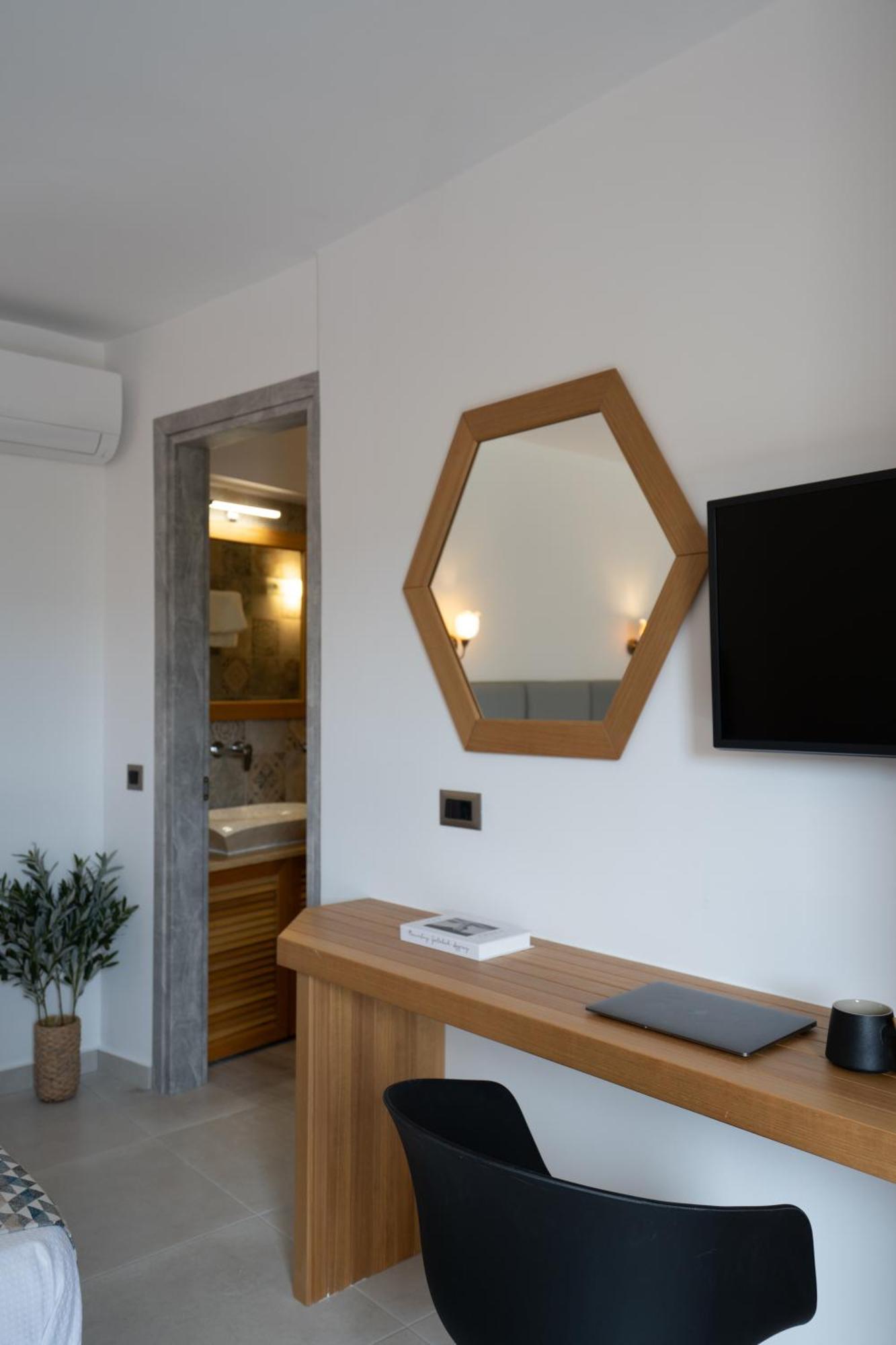 Aparthotel Golden Moments Luxury Stone A Messaria (Santorini)