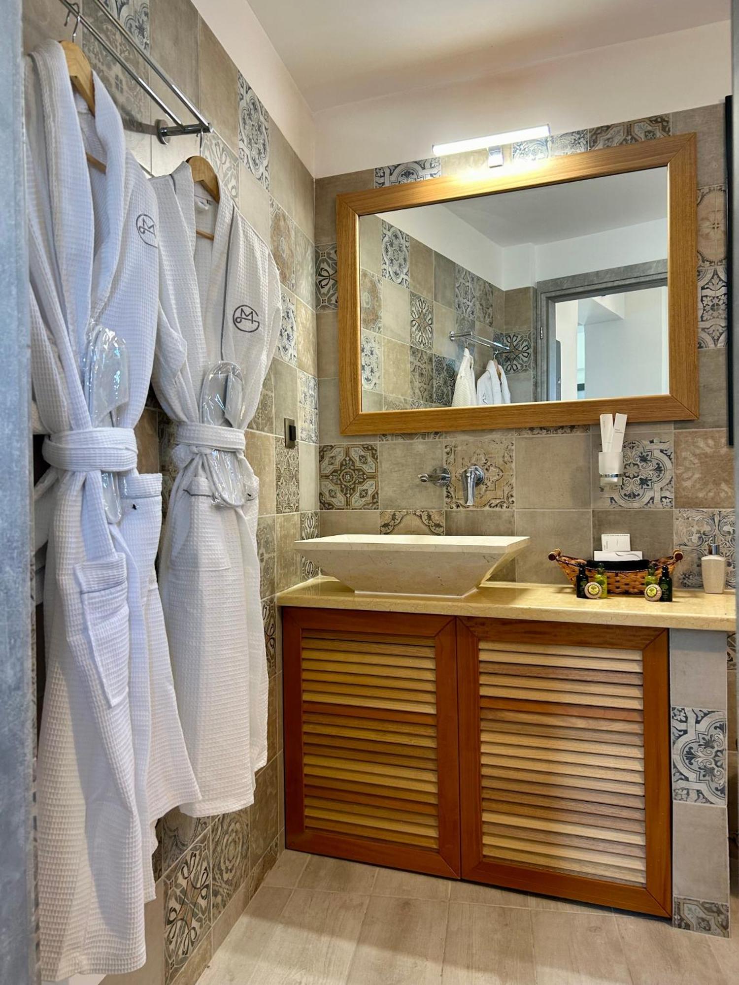 Golden Moments Luxury Stone A *