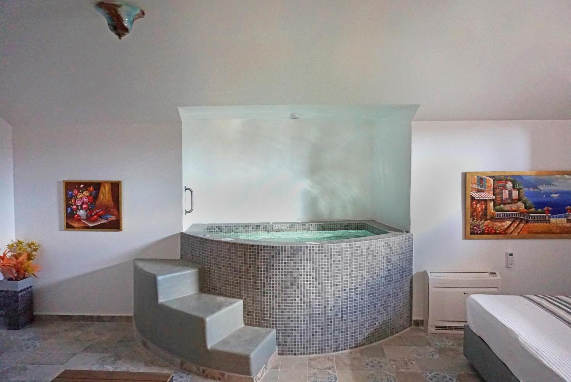 Golden Moments Luxury Stone A Aparthotel Messaria (Santorini)