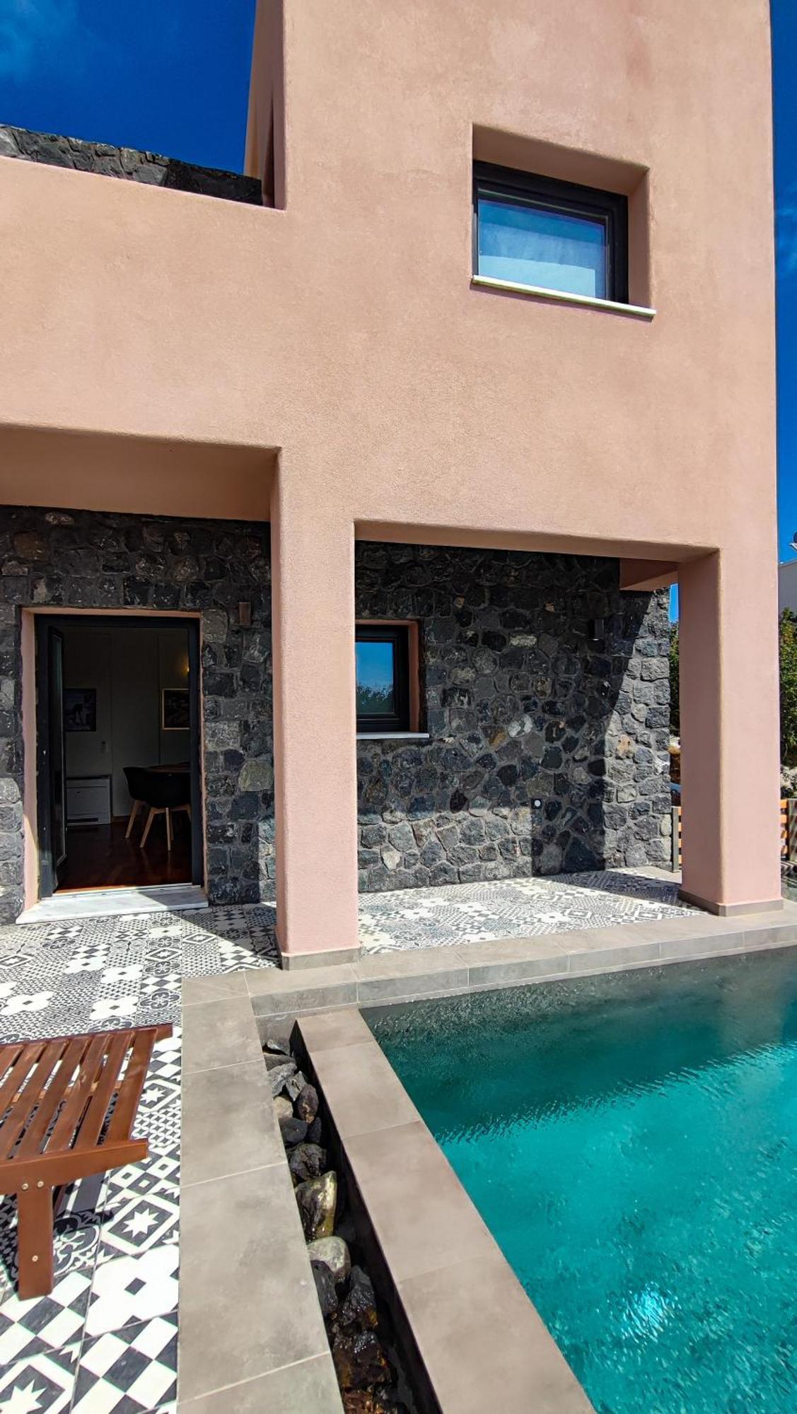 Golden Moments Luxury Stone A * Messaria (Santorini)
