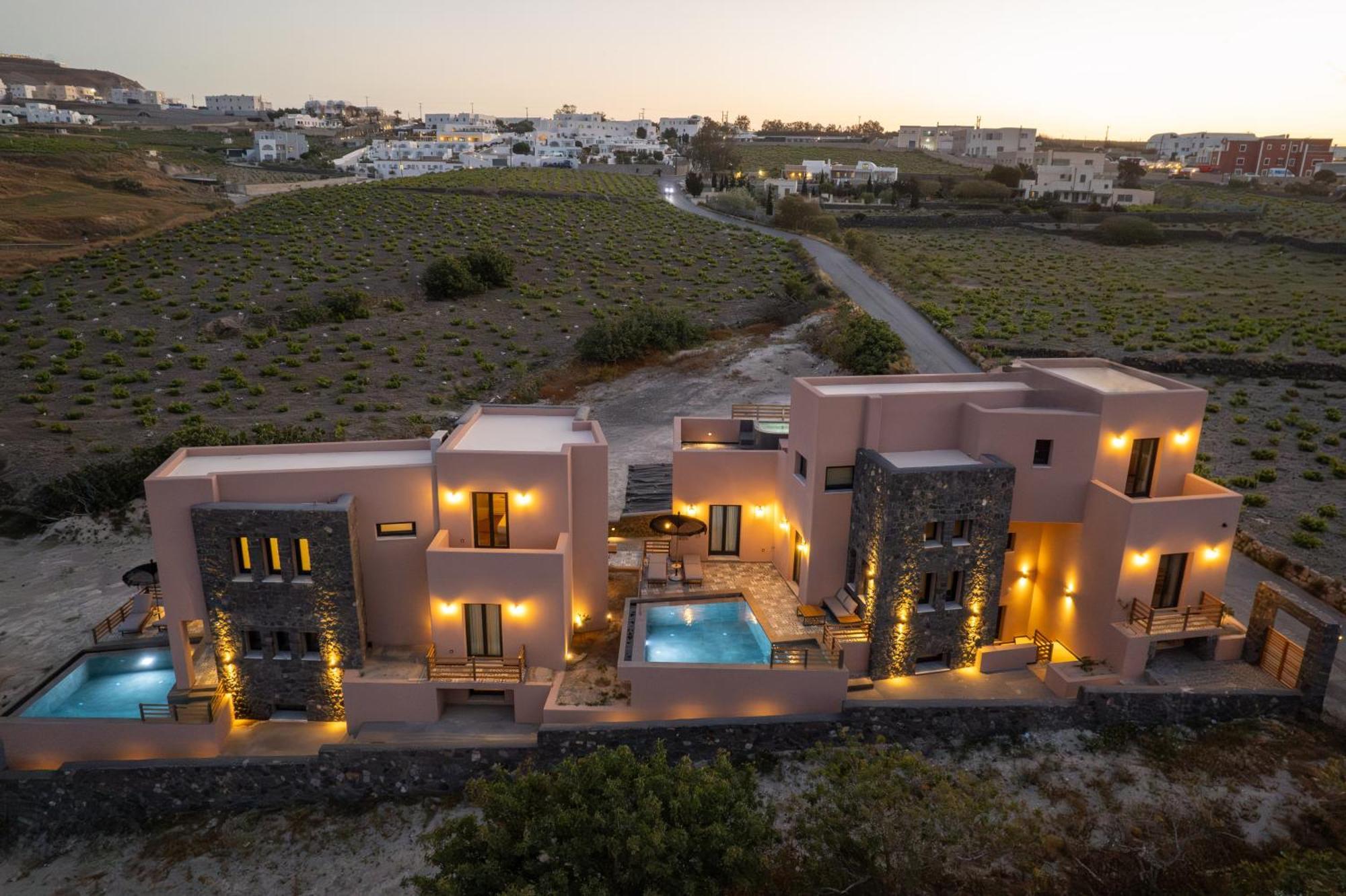 Golden Moments Luxury Stone A Messaria (Santorini)