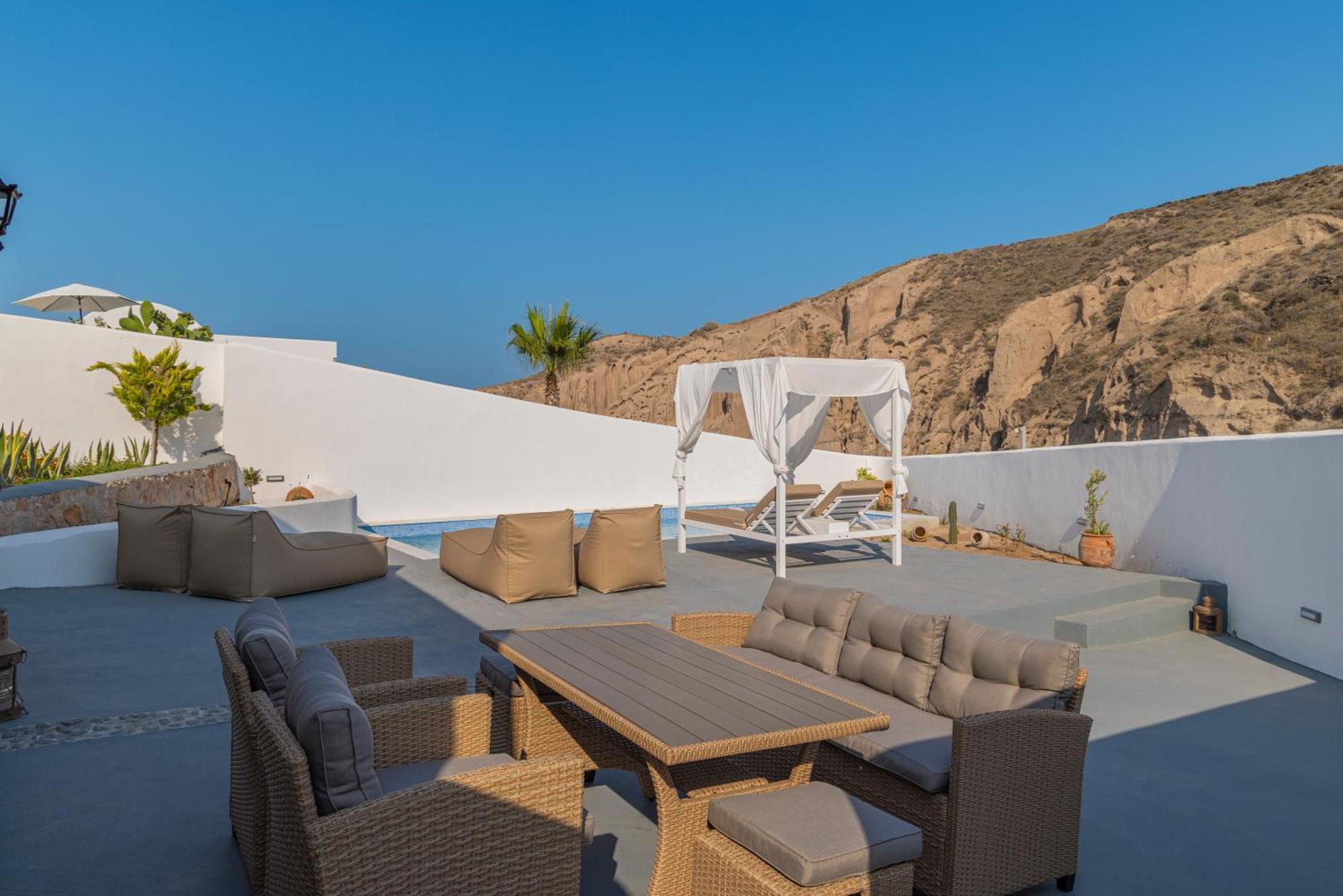 Desiterra & Fira (Santorini)