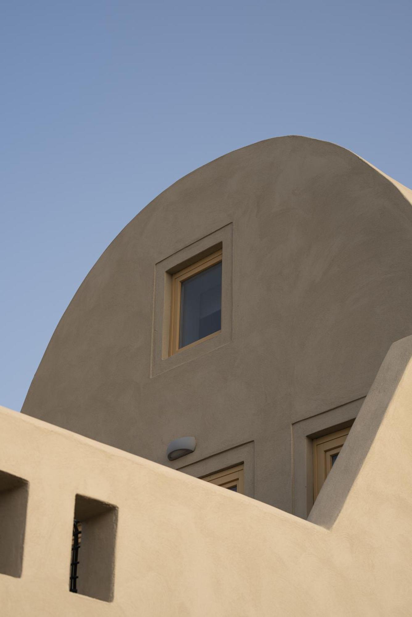 Colombos Beachfront 5* Foinikia (Santorini)