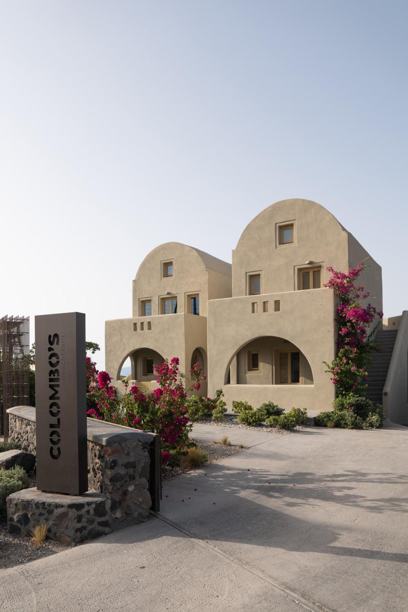 Colombos Beachfront 5* Foinikia (Santorini)