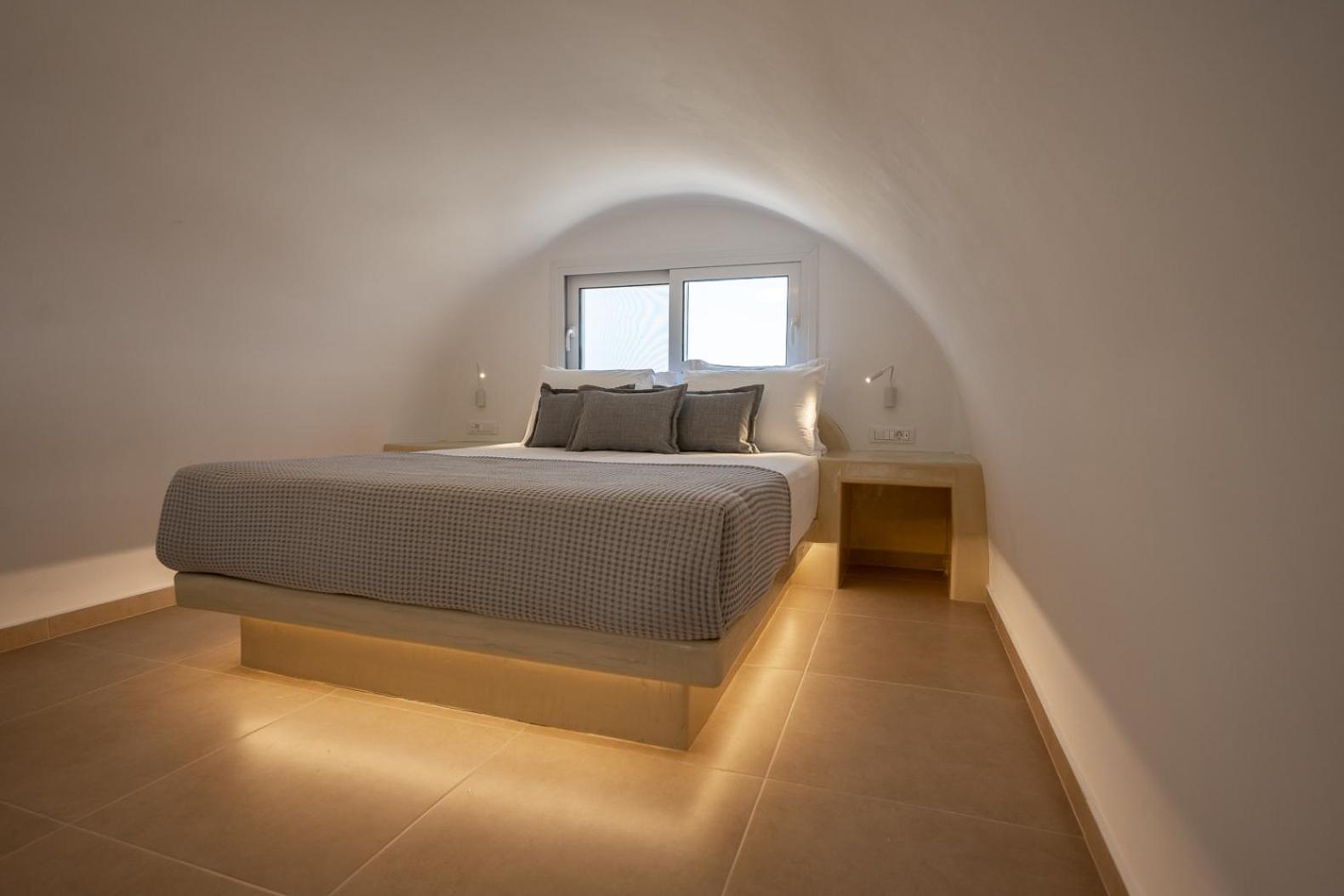 Theophrasti * Foinikia (Santorini)