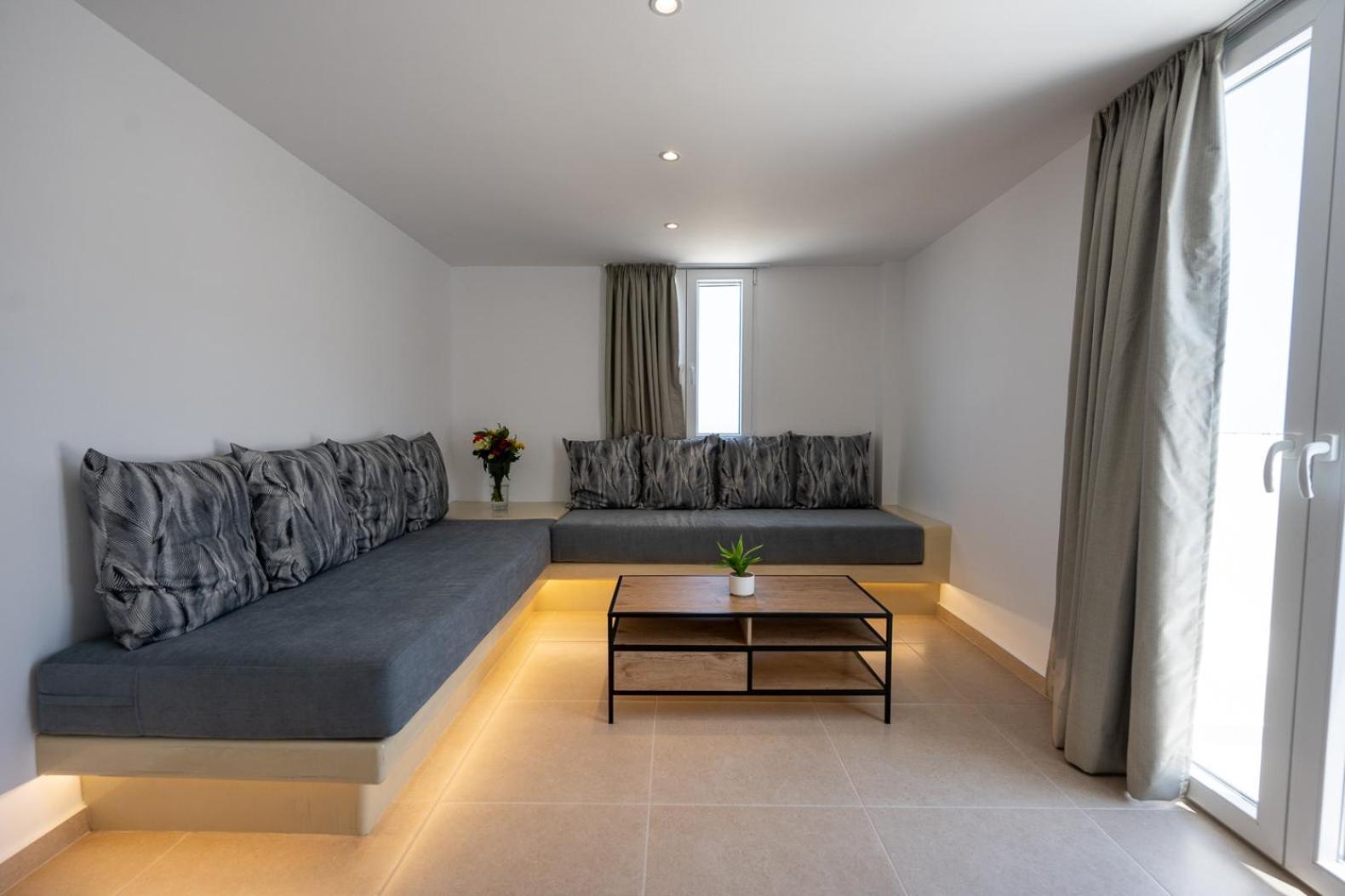 Theophrasti Apartment