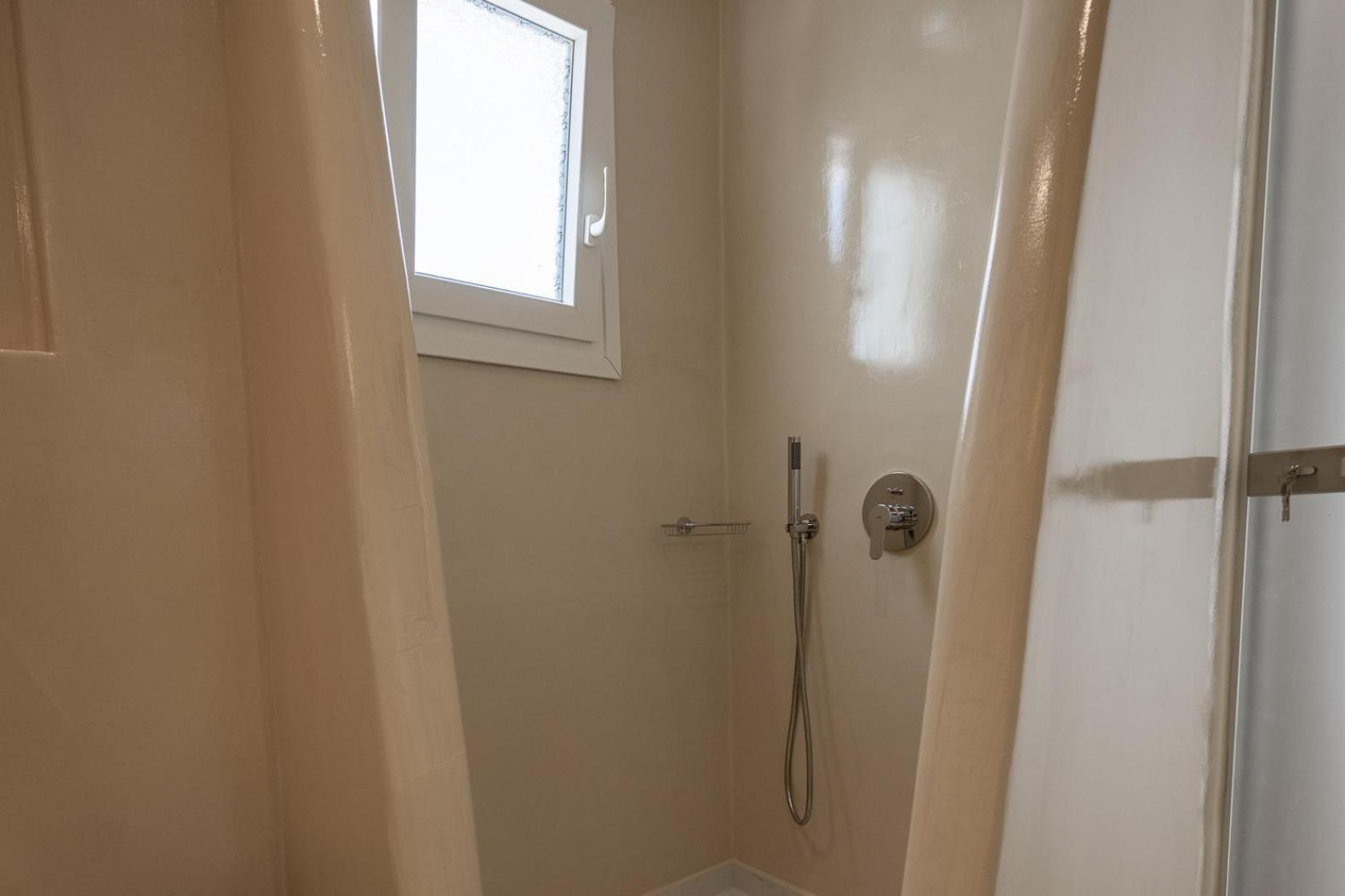 Theophrasti Apartment *