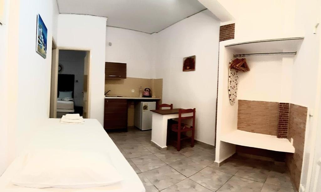 Atalos Aparthotel Kamari (Santorini)